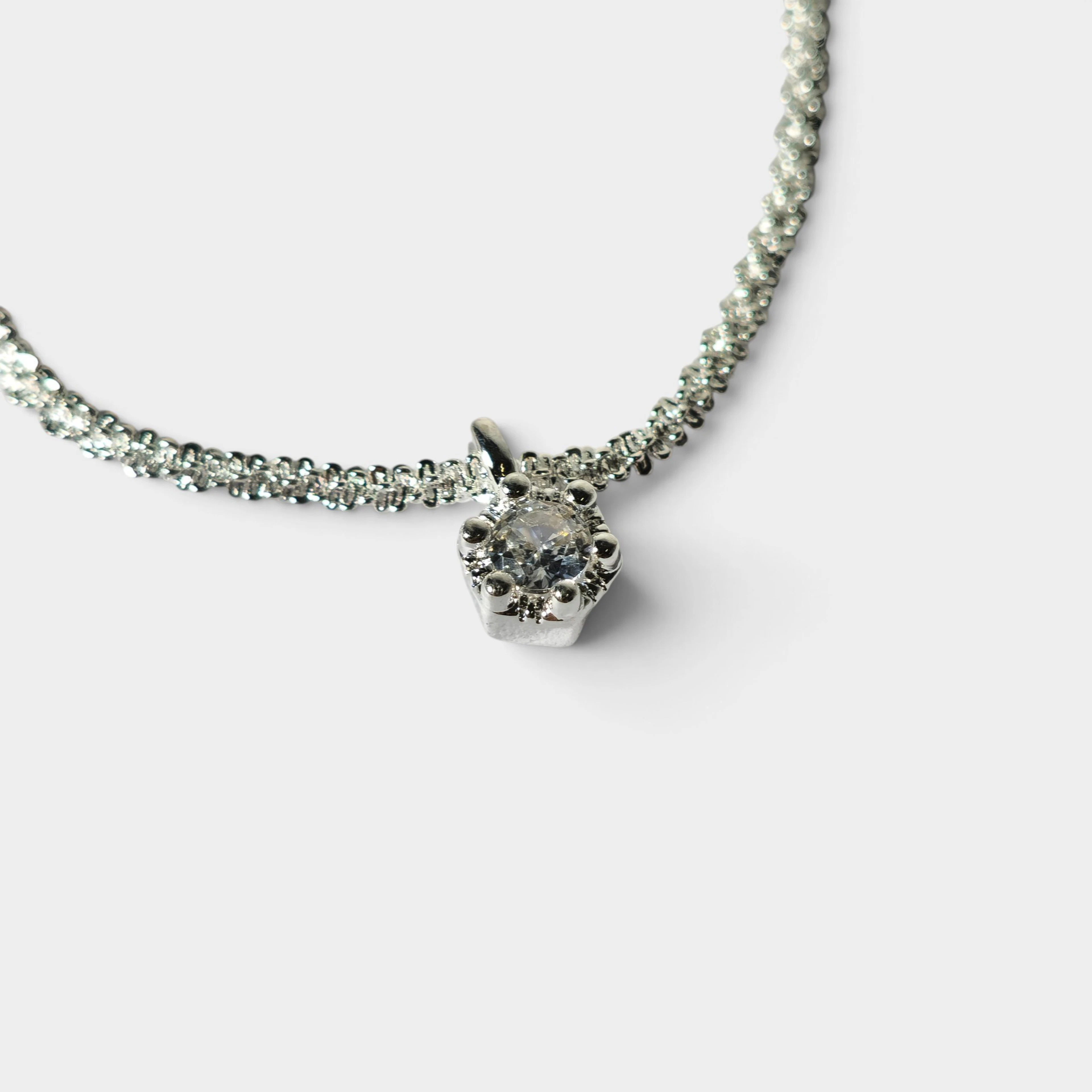 Pulsera en plata con circonitas.