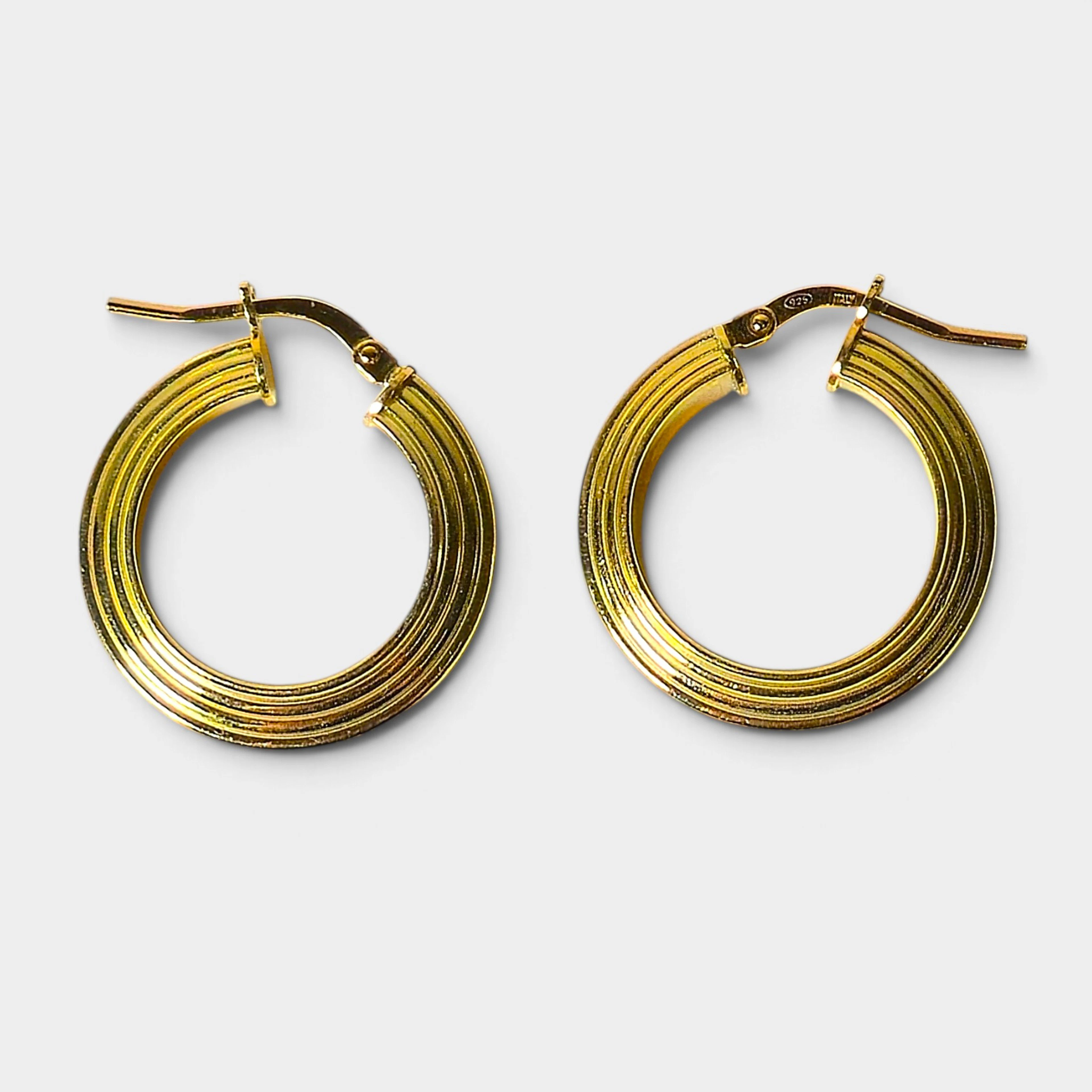 Aros en plata con baño de oro.