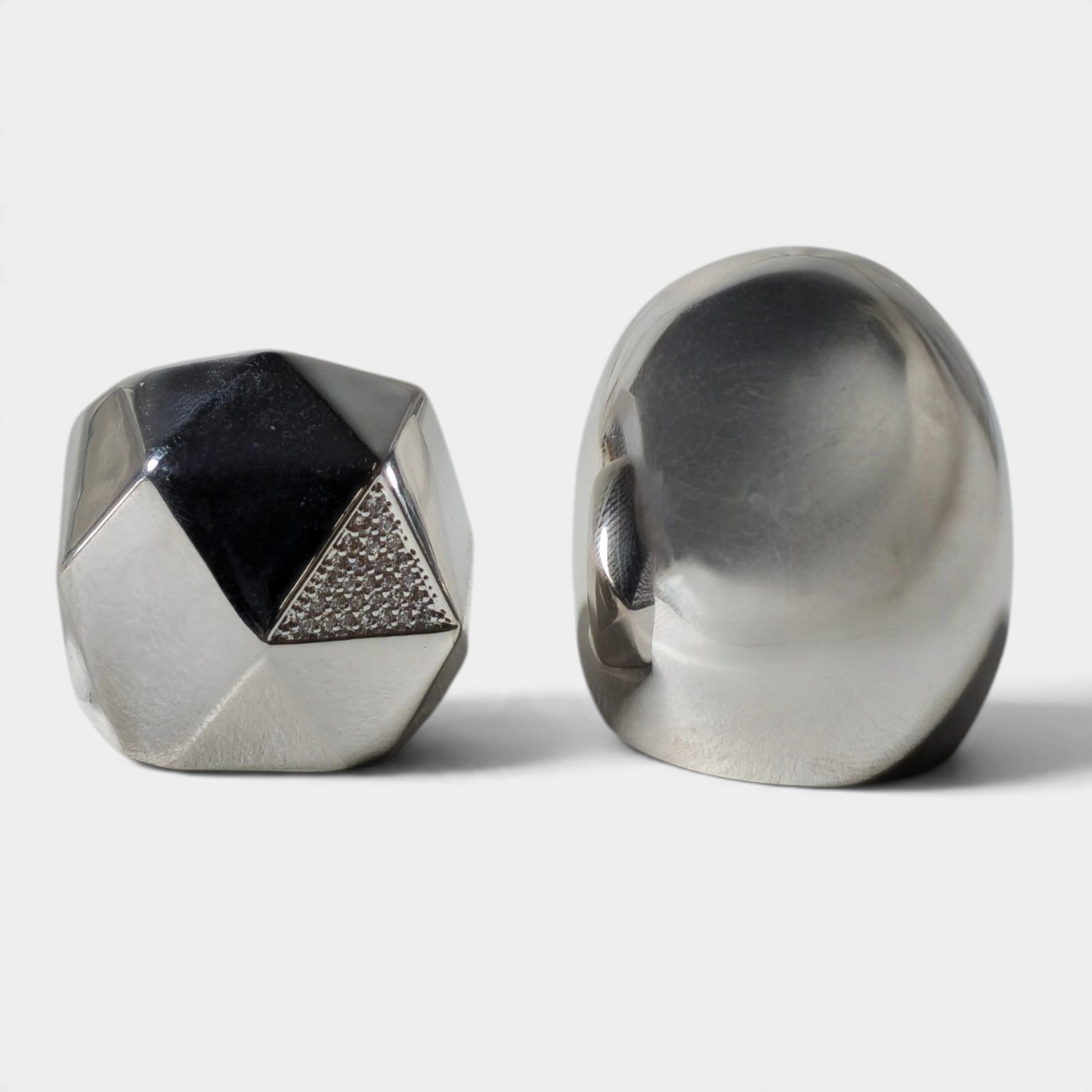 Dos anillos.
