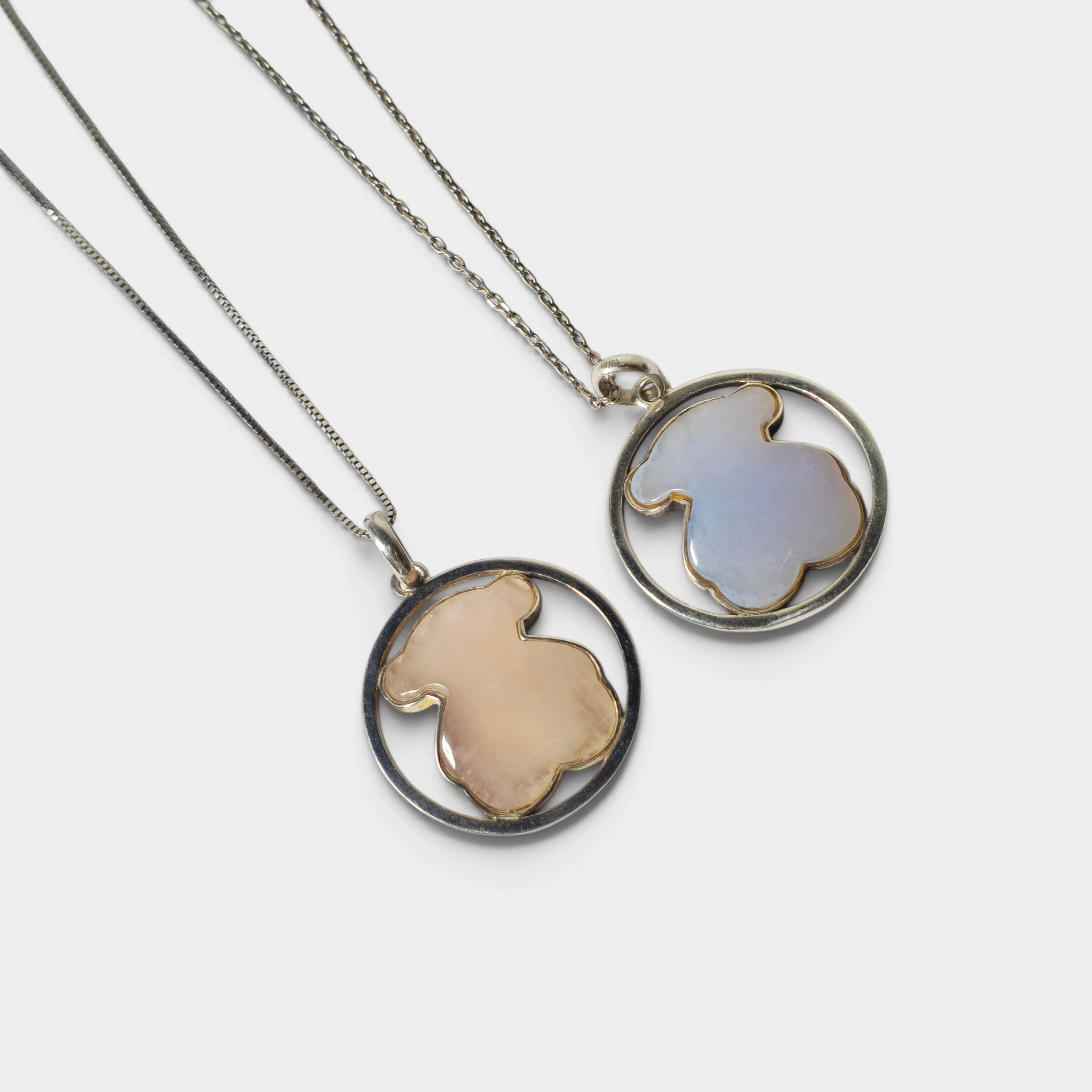 Dos collares con colgante tous.