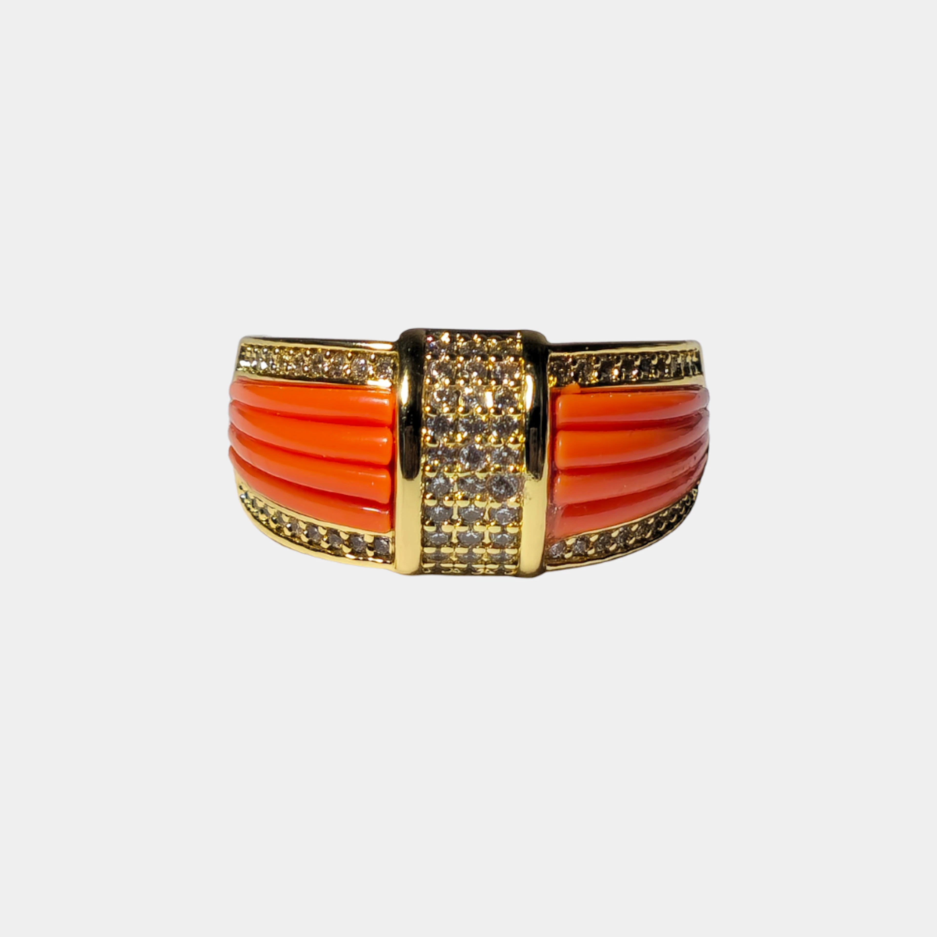 ANILLO EN LATÓN BAÑADO EN ORO, CORNALINA Y CIRCONITAS.