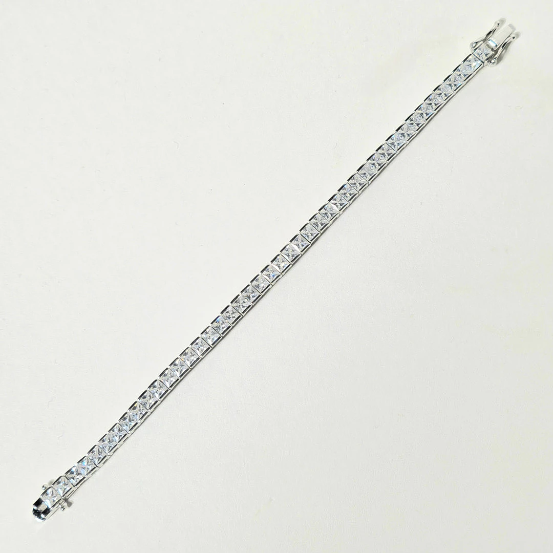 Pulsera riviere en plata rodiada con circonitas talla princesa.