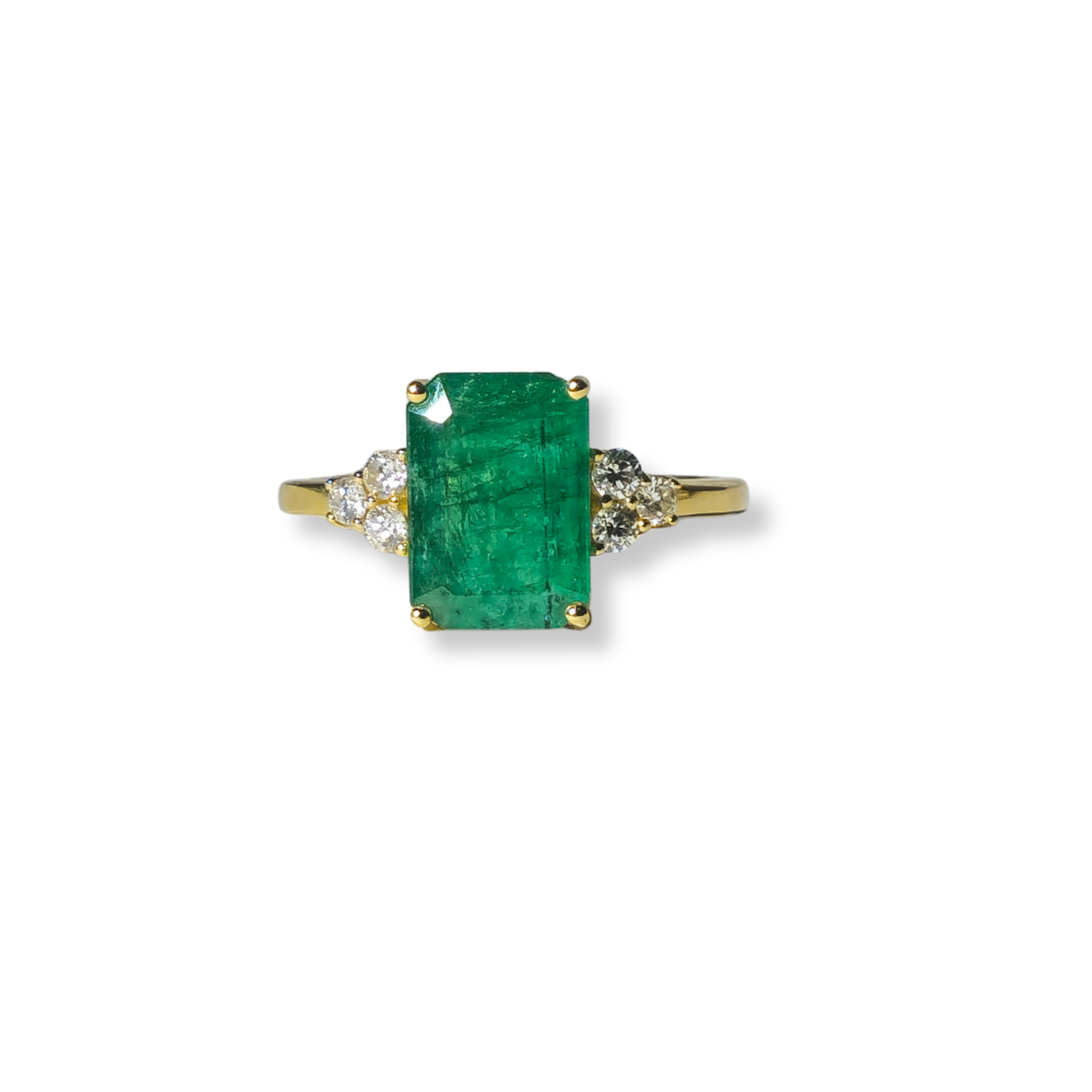 ANILLO EN ORO Y ESMERALDA ORLADA POR DIAMANTES.