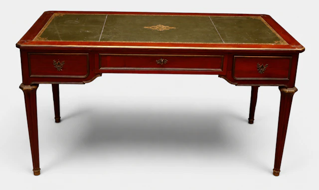 Mesa de despacho de estilo Luis XVI en caoba, del siglo XX.