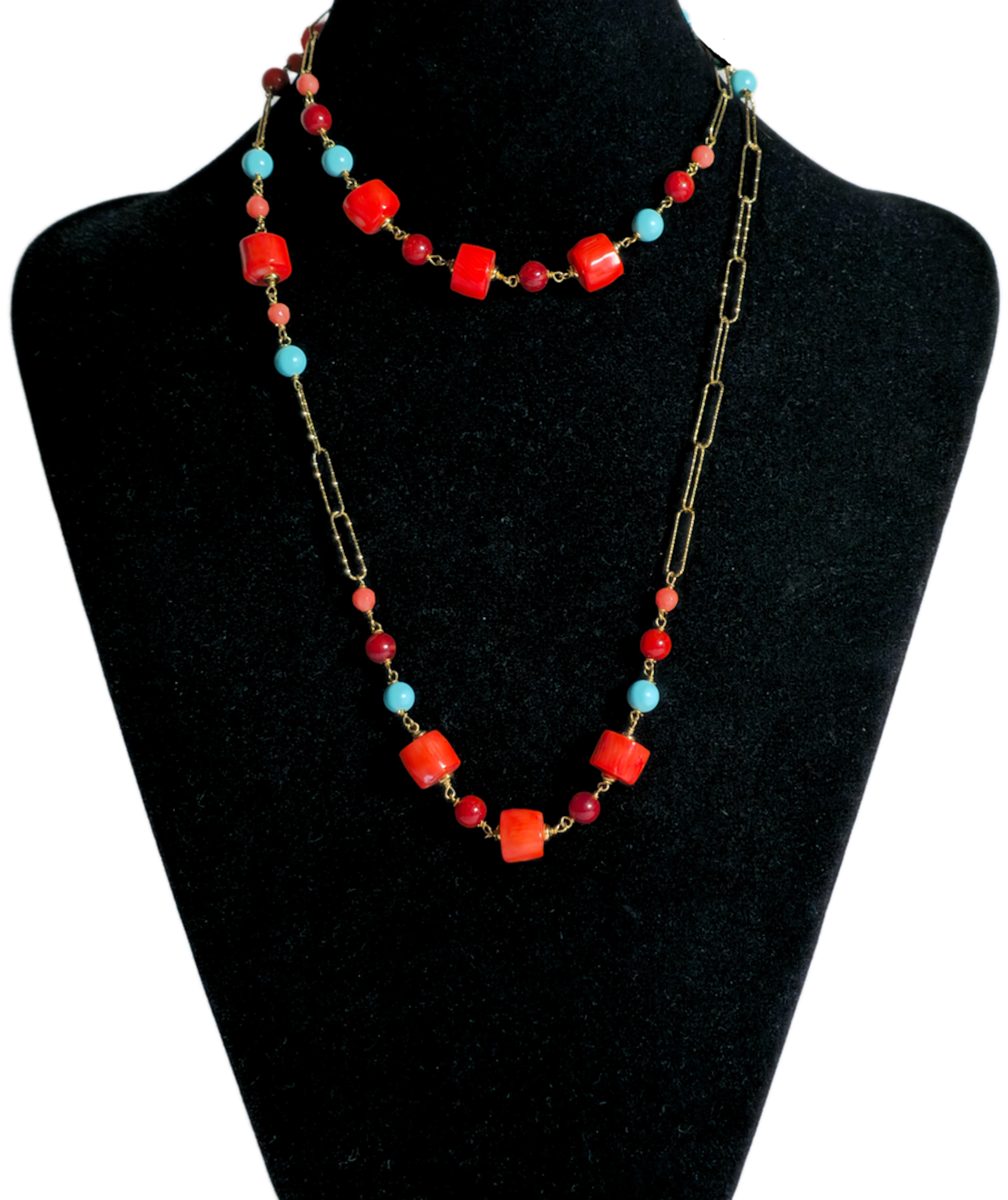 COLLAR Y PULSERA EN PLATA BAÑADA EN ORO, RAÍZ DE CORAL Y TURQUESAS.