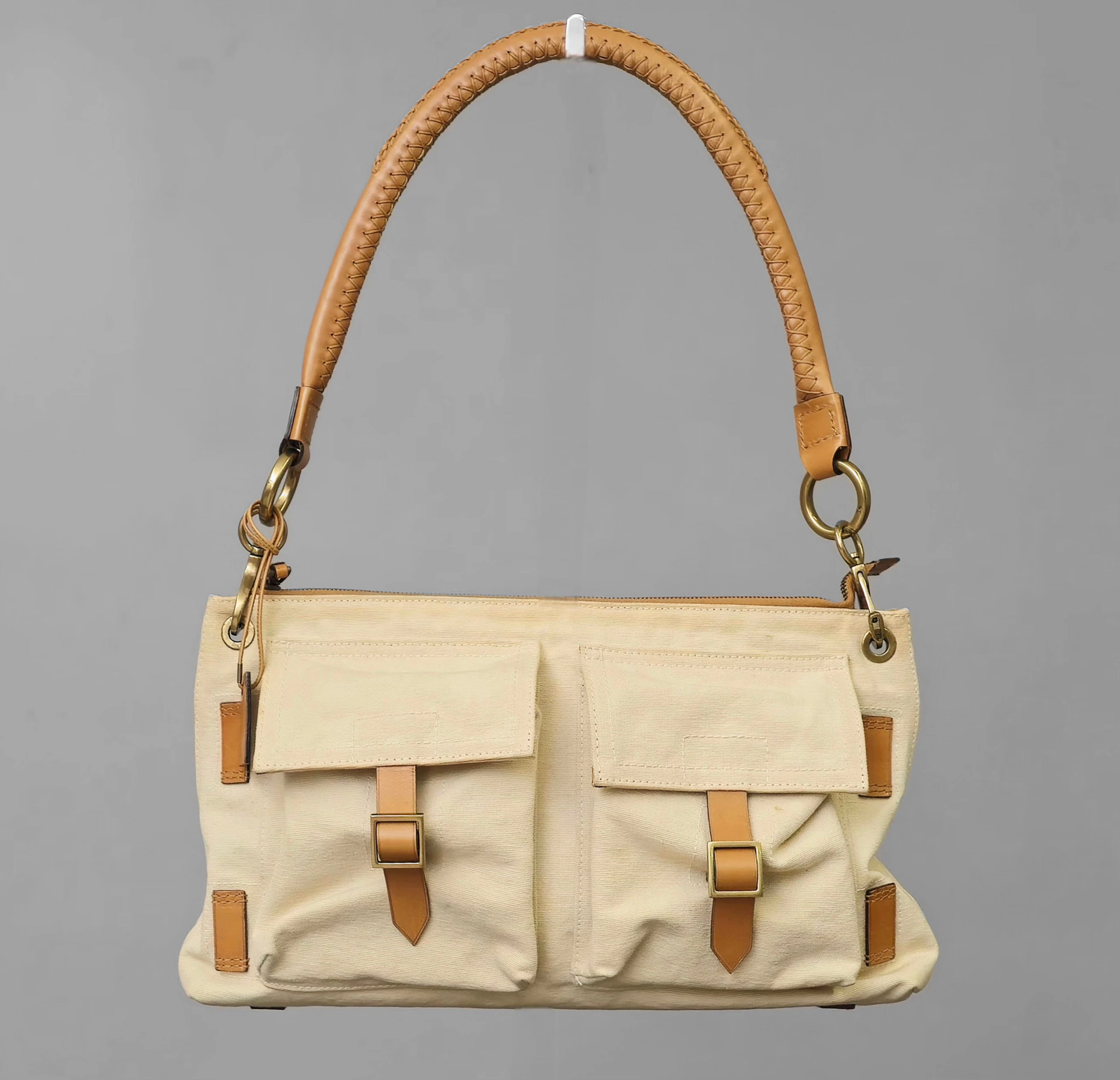 BOLSO DE HOMBRO GUCCI EN CANVAS COLOR BEIGE.