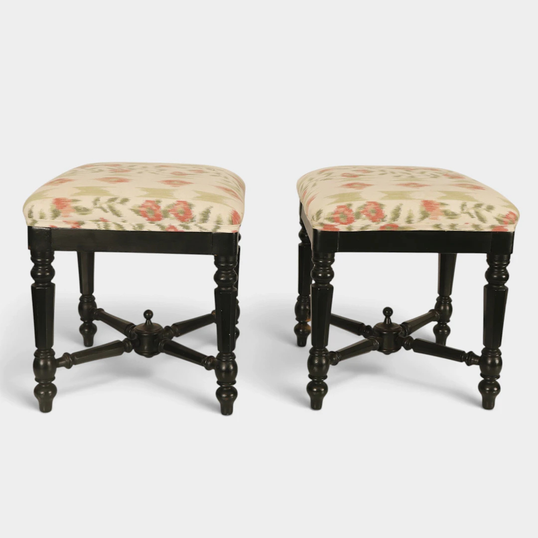 Pareja de taburetes de estilo historicista en madera torneada y ebonizada