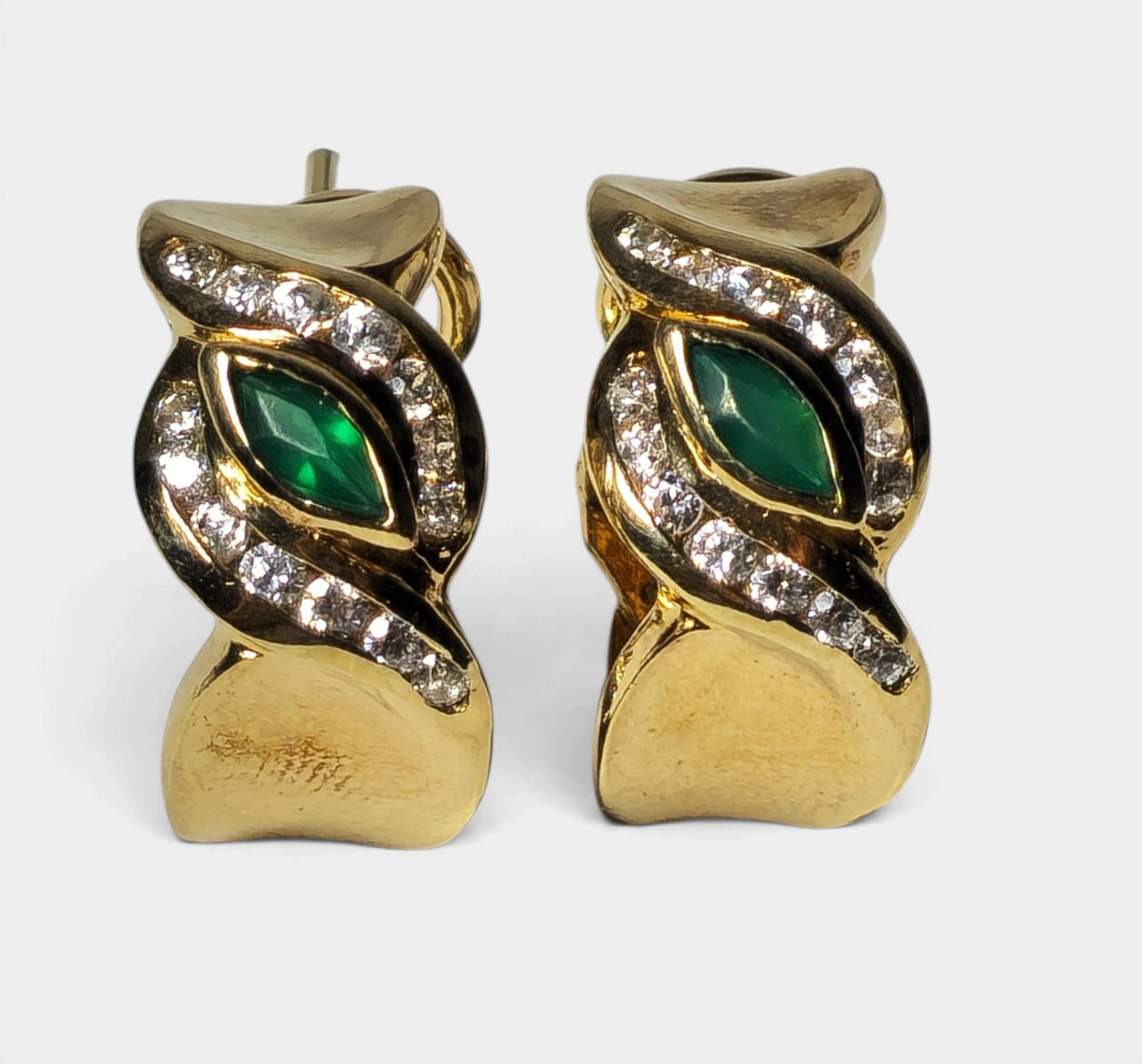 Pendientes en plata con baño con circonitas.