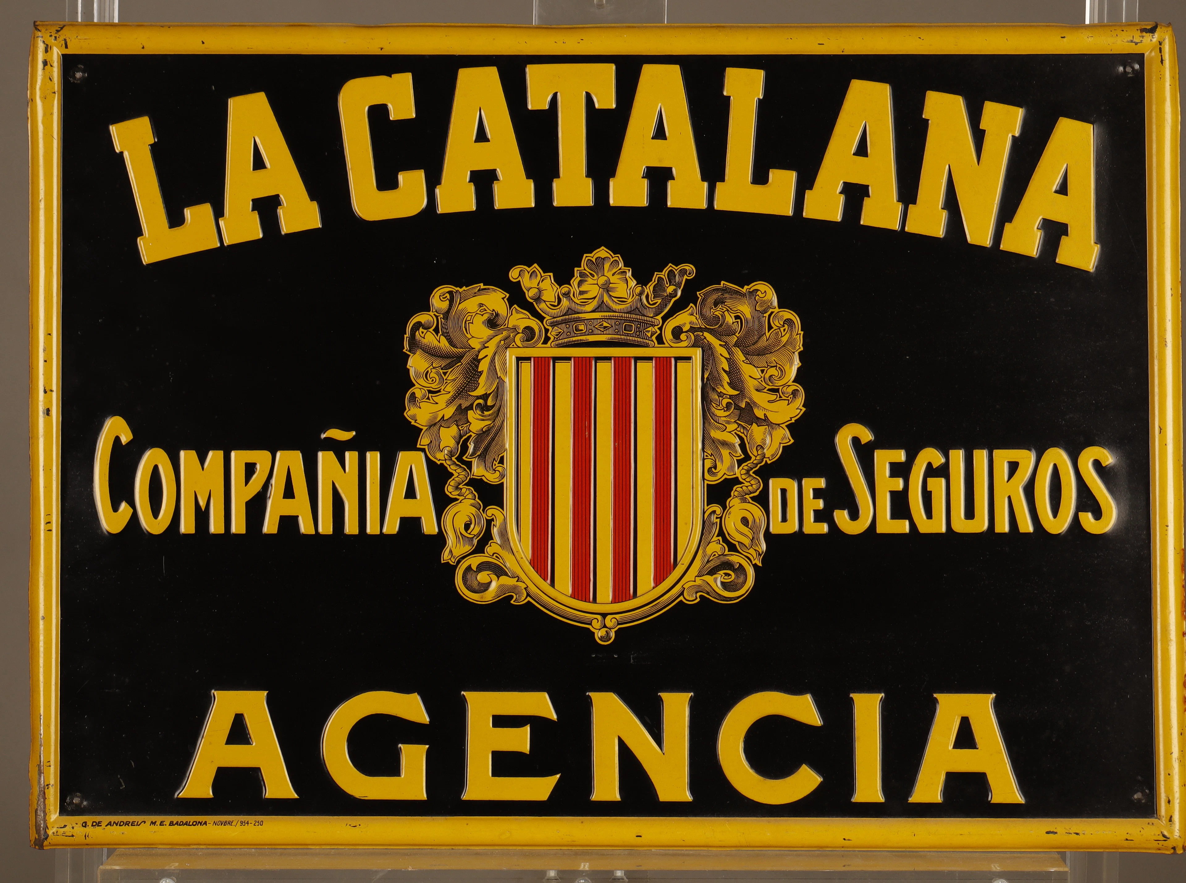 La Catalana, placa publicitaria en hojalata estampada y pintada.