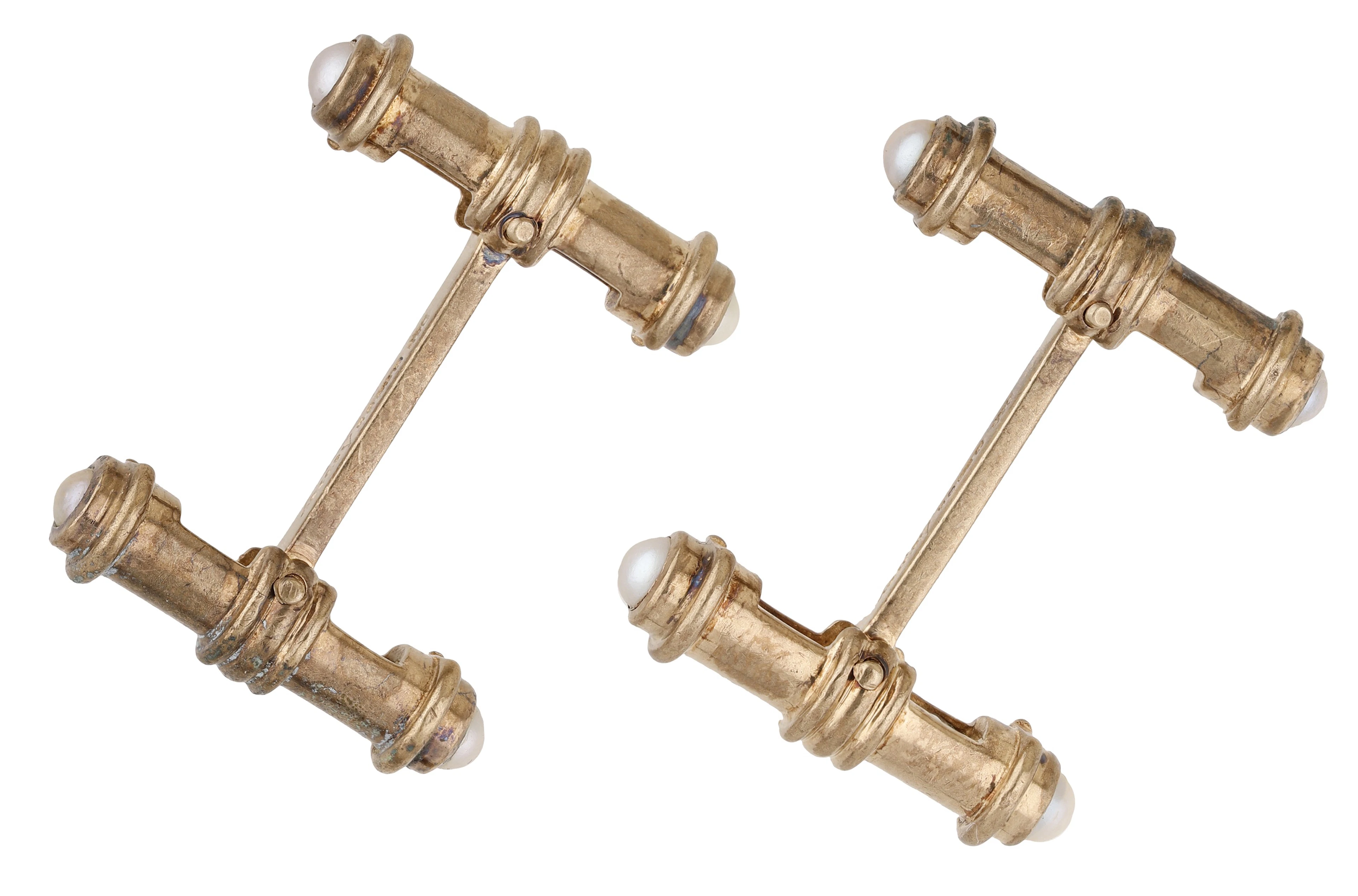 A pair of 9ct gold cufflinks by Deakin & Francis, retailed by Asprey
