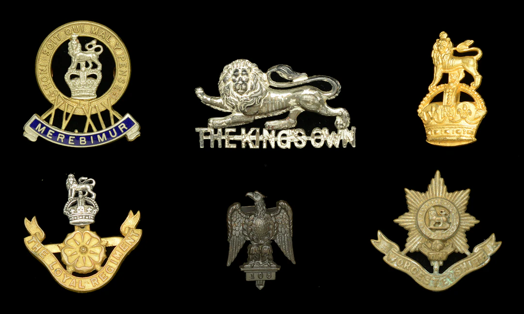 Assorted British Officer’s Cap and Beret Badges. A good selection