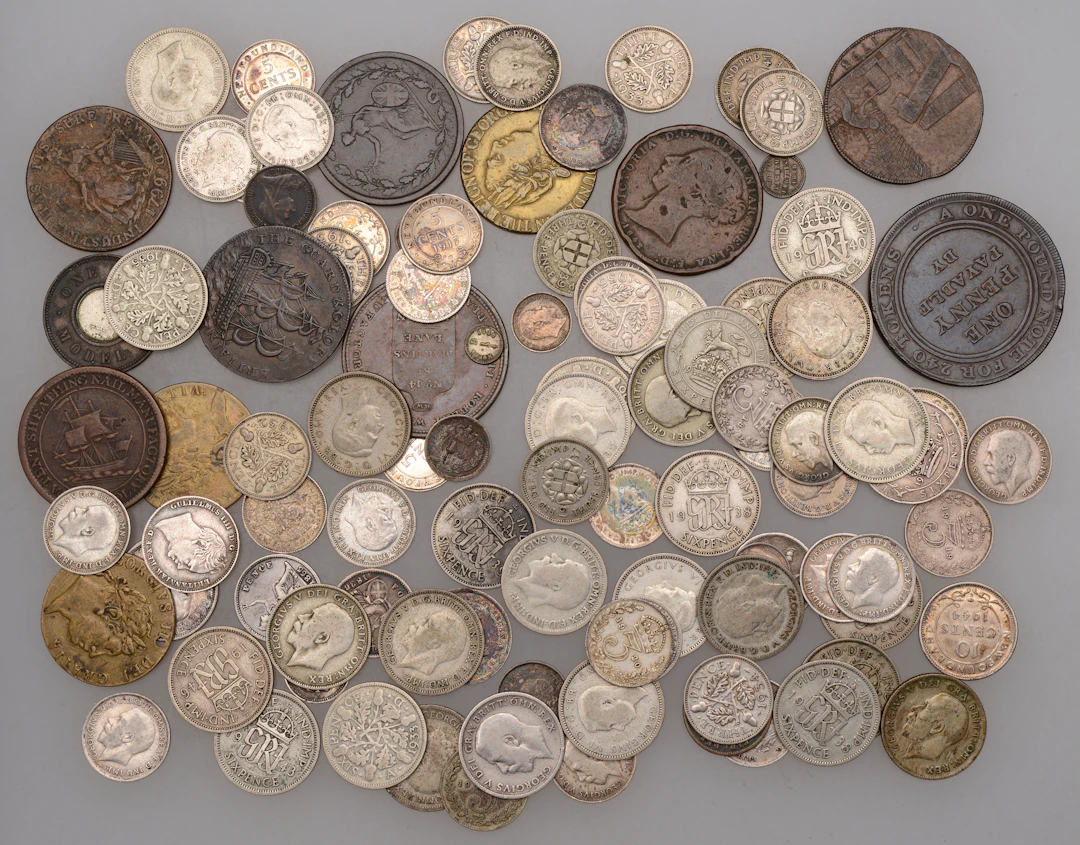 Miscellaneous British and Colonial coins in silver (85) and base metals