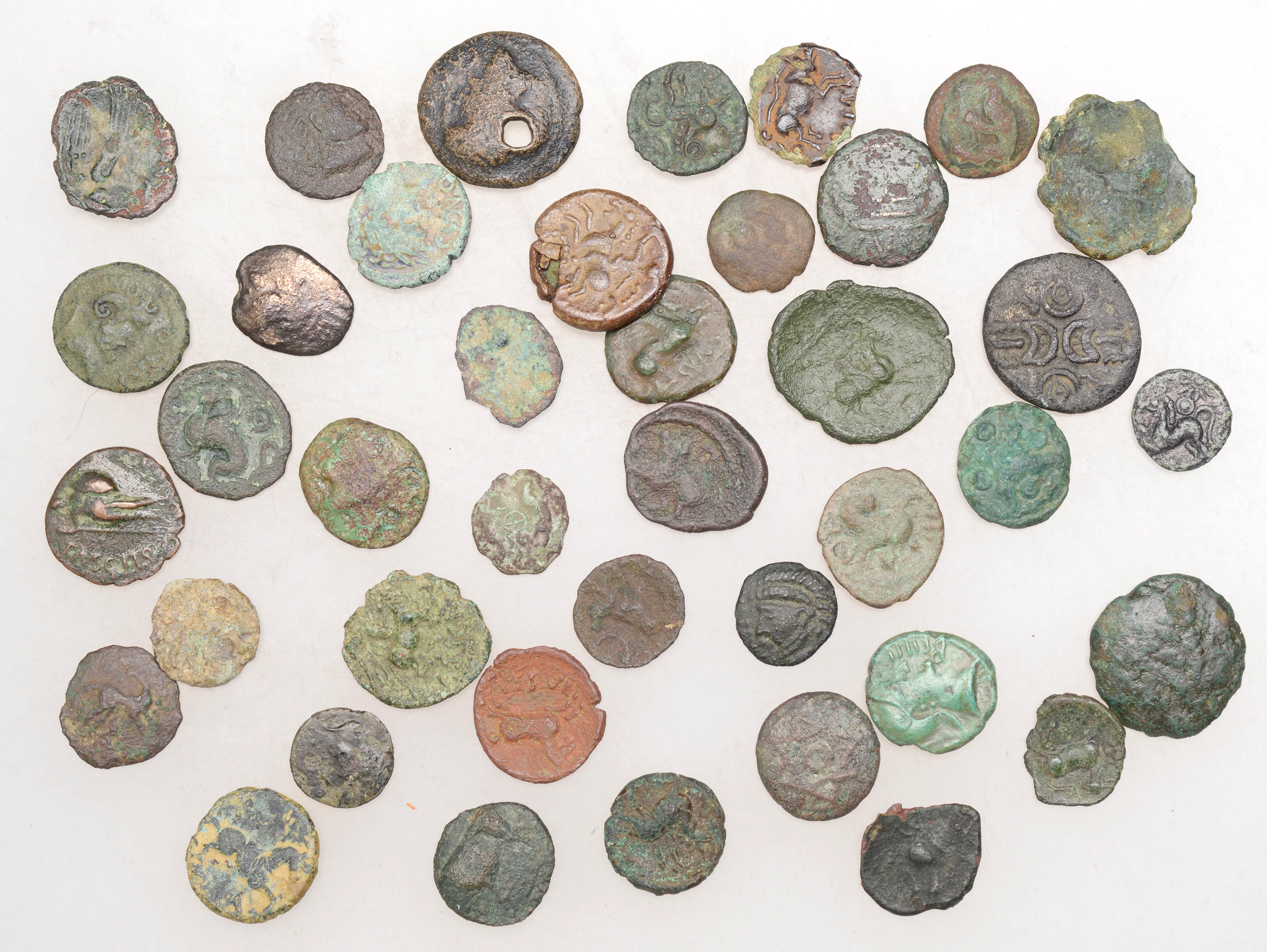 British Iron Age, CATUVELLAUNI, Rues (c. AD 1-10), bronze Unit, Griffin