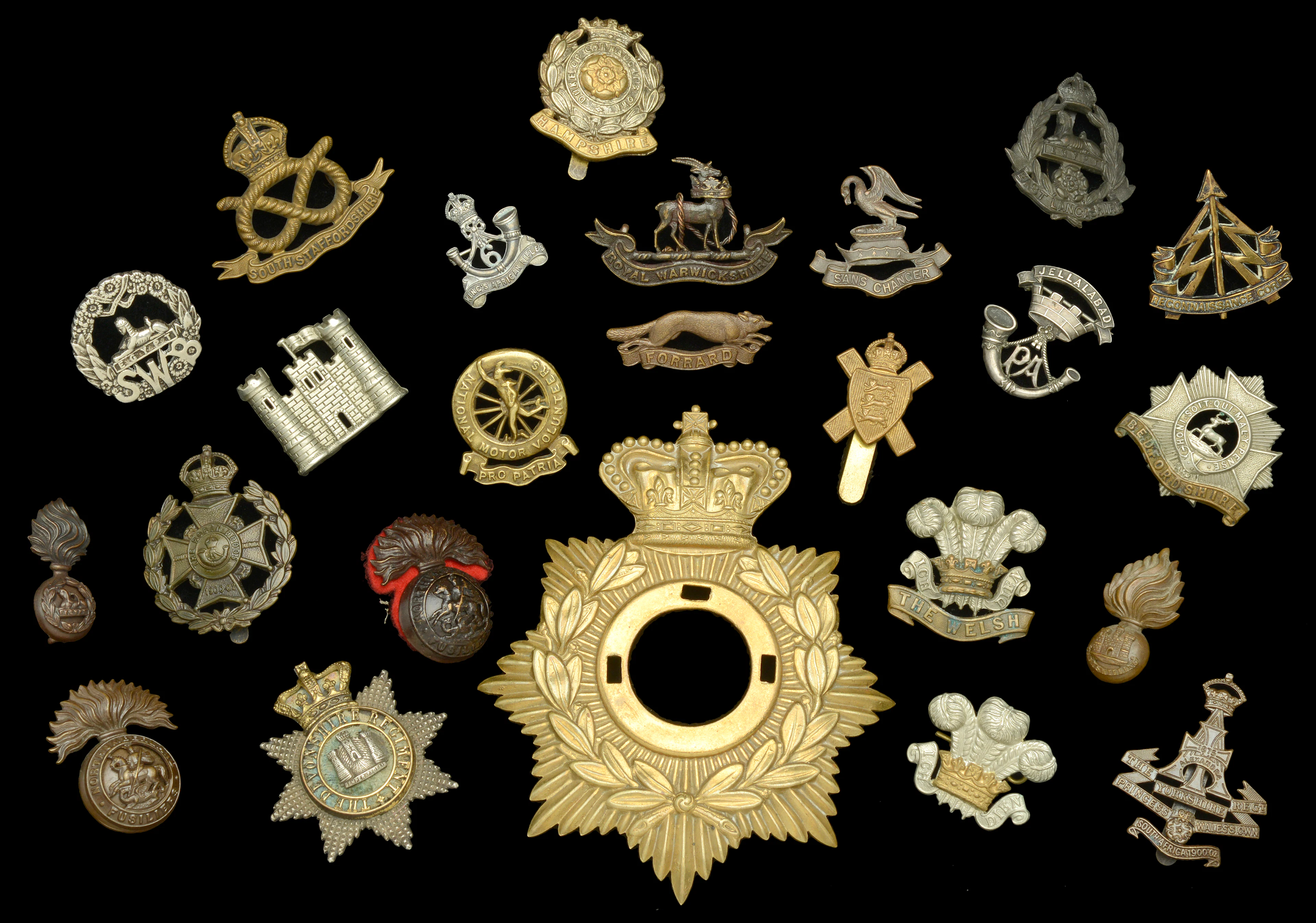 Assorted Officer’s Insignia. A good selection including a Northumberland