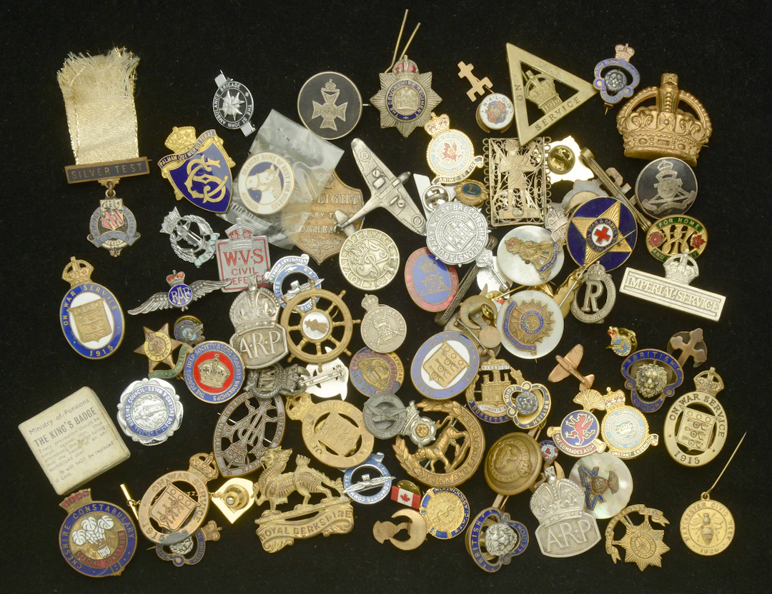 Sweetheart And Lapel Badge Insignia. A good and very large selection
