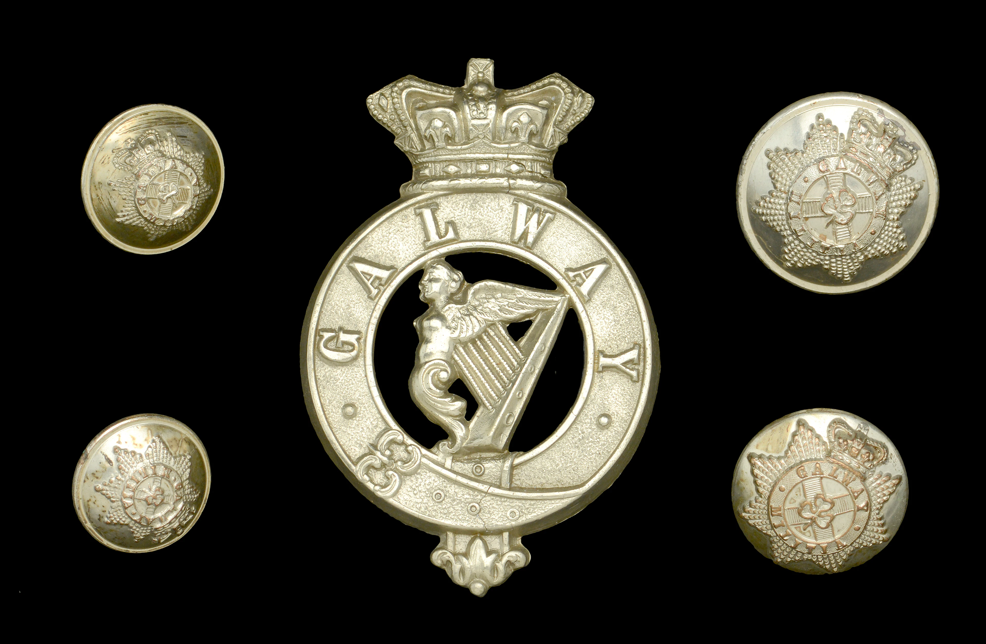 Galway Militia Cap Badge and Buttons. A very good Victorian Other