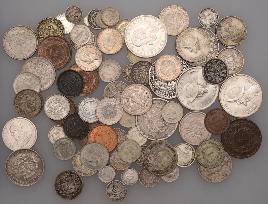 Miscellaneous, A large assortment of Latin American coins in silver