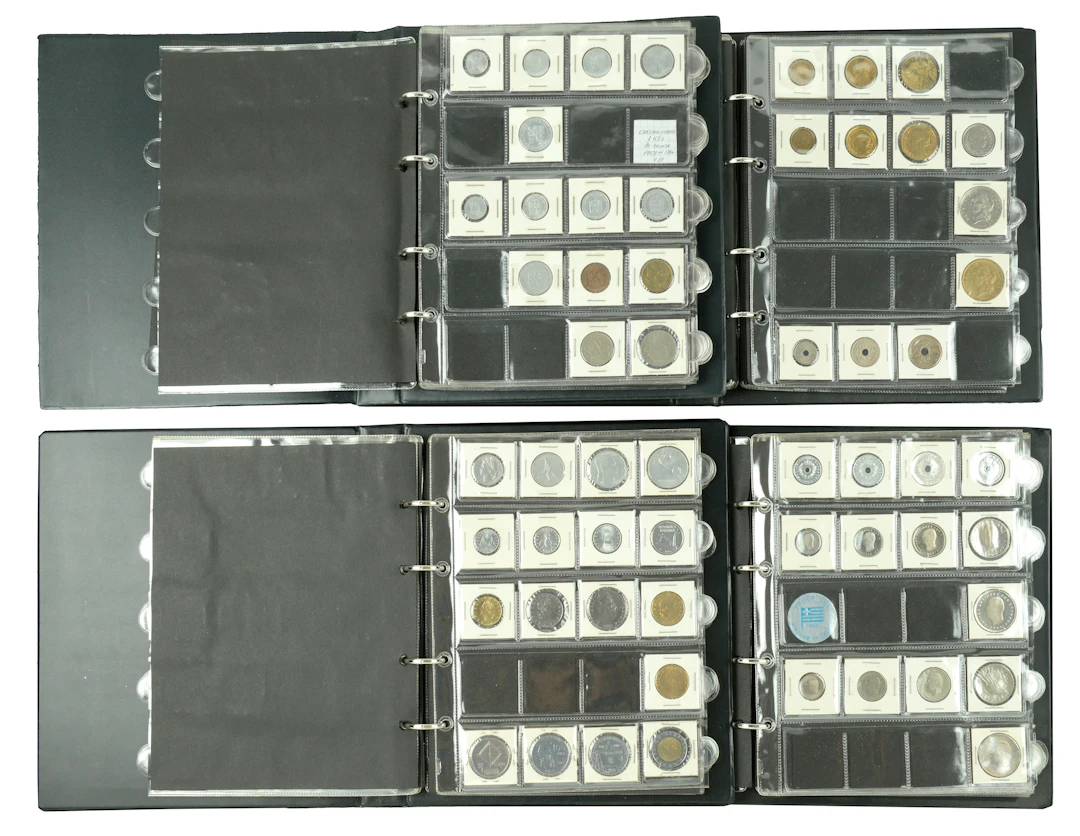 Miscellaneous, A large assorted collection of World coins in base