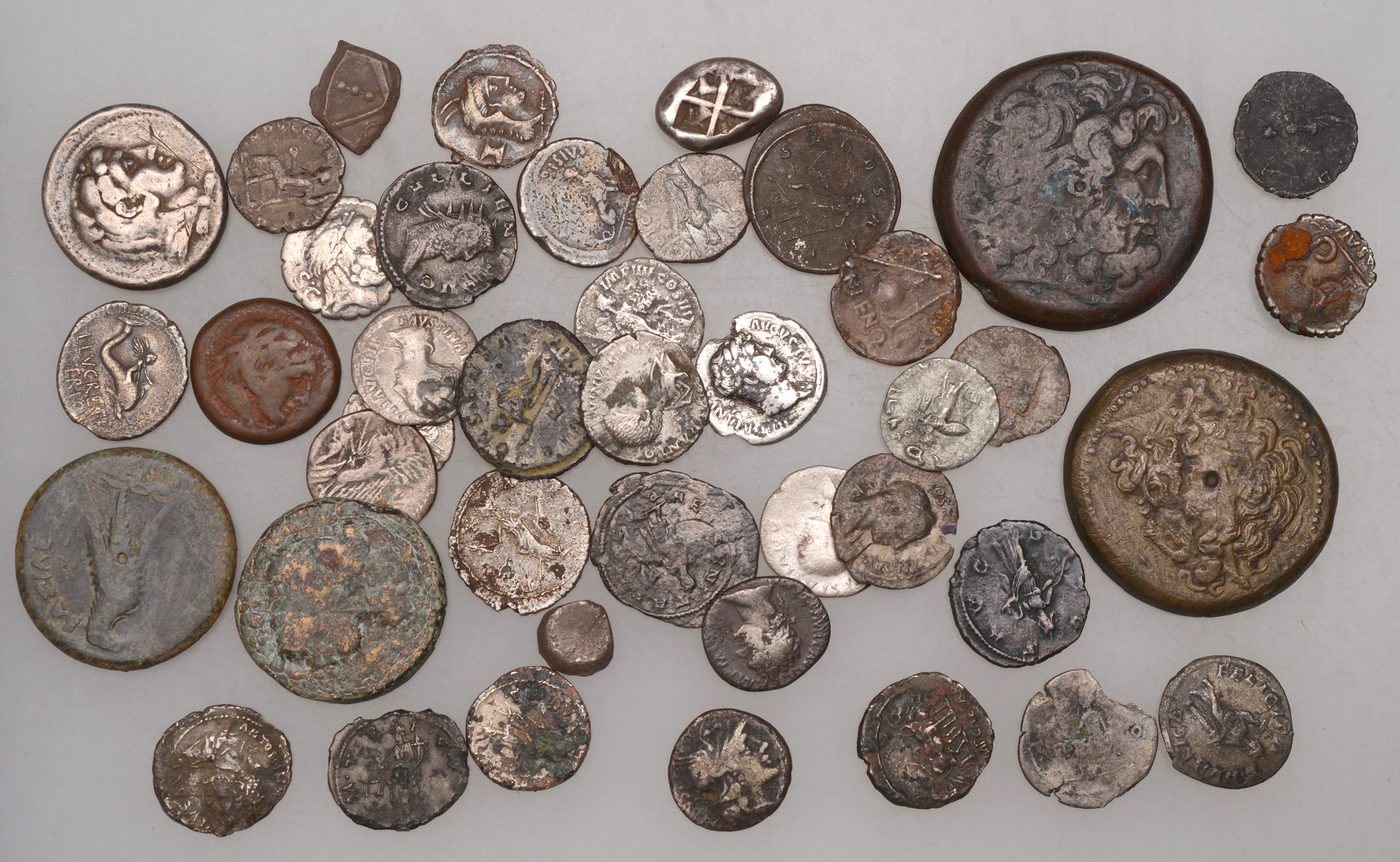 Miscellaneous Roman and Greek coinages in silver and bronze, to include