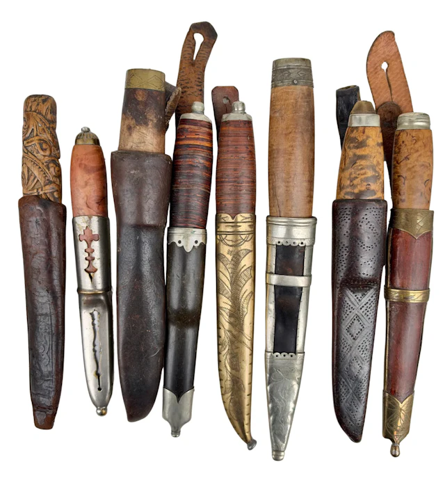 Lot:12 eldre kniver+blad