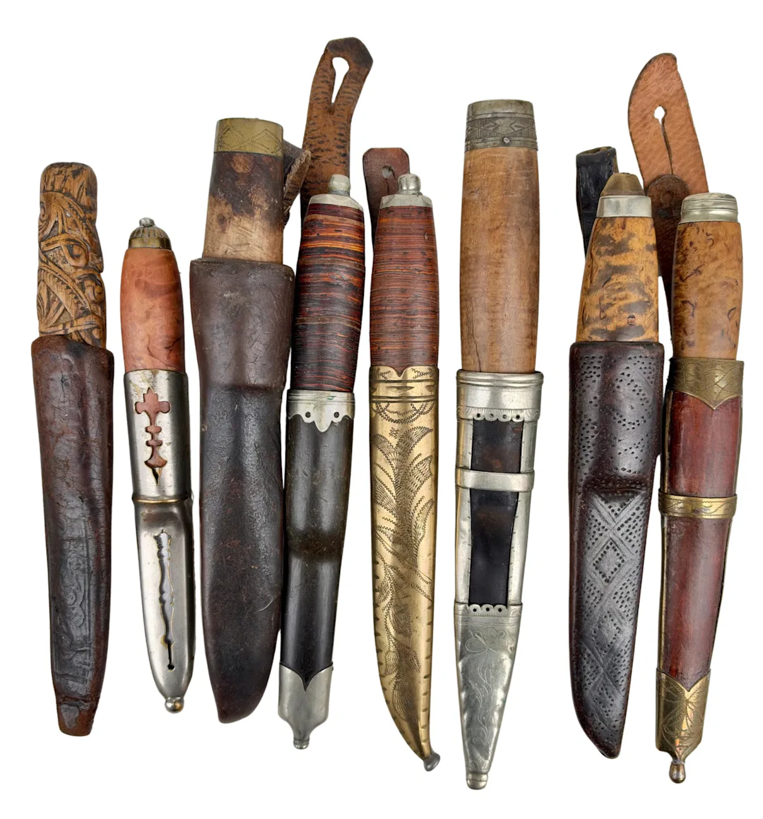 Lot:12 eldre kniver+blad