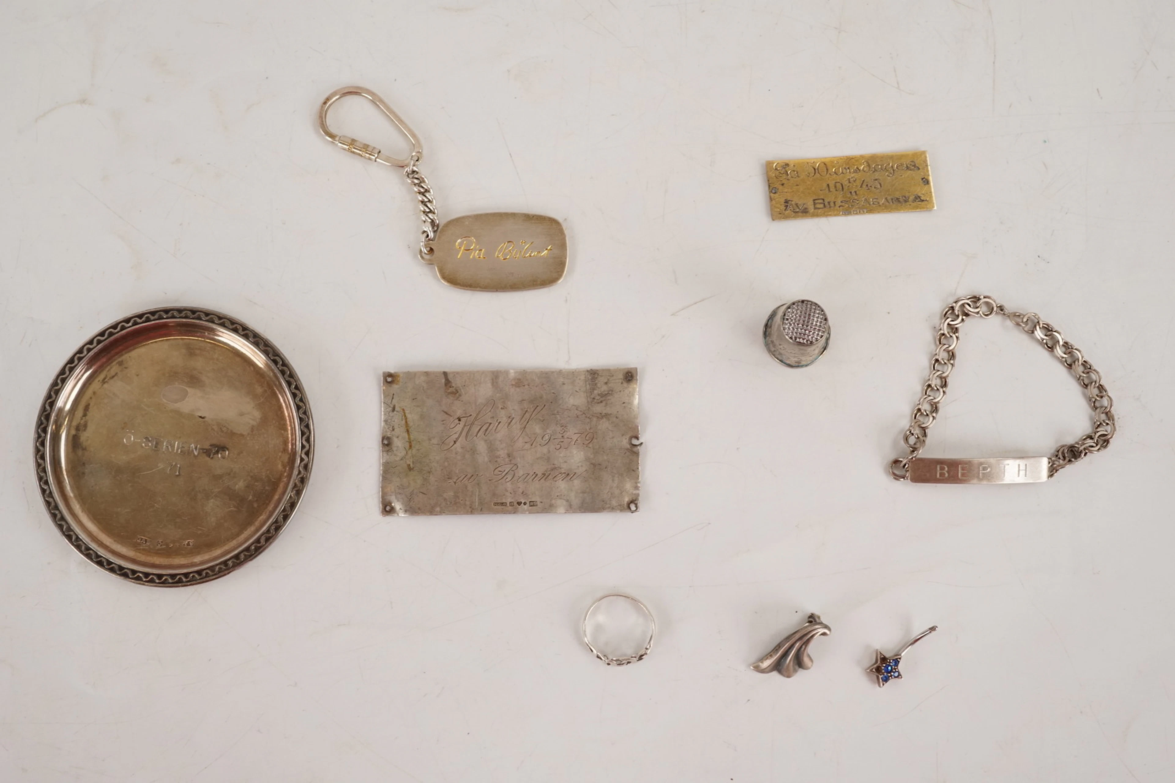 66g Silver. Litet silverfat, silveretikett mm. A59