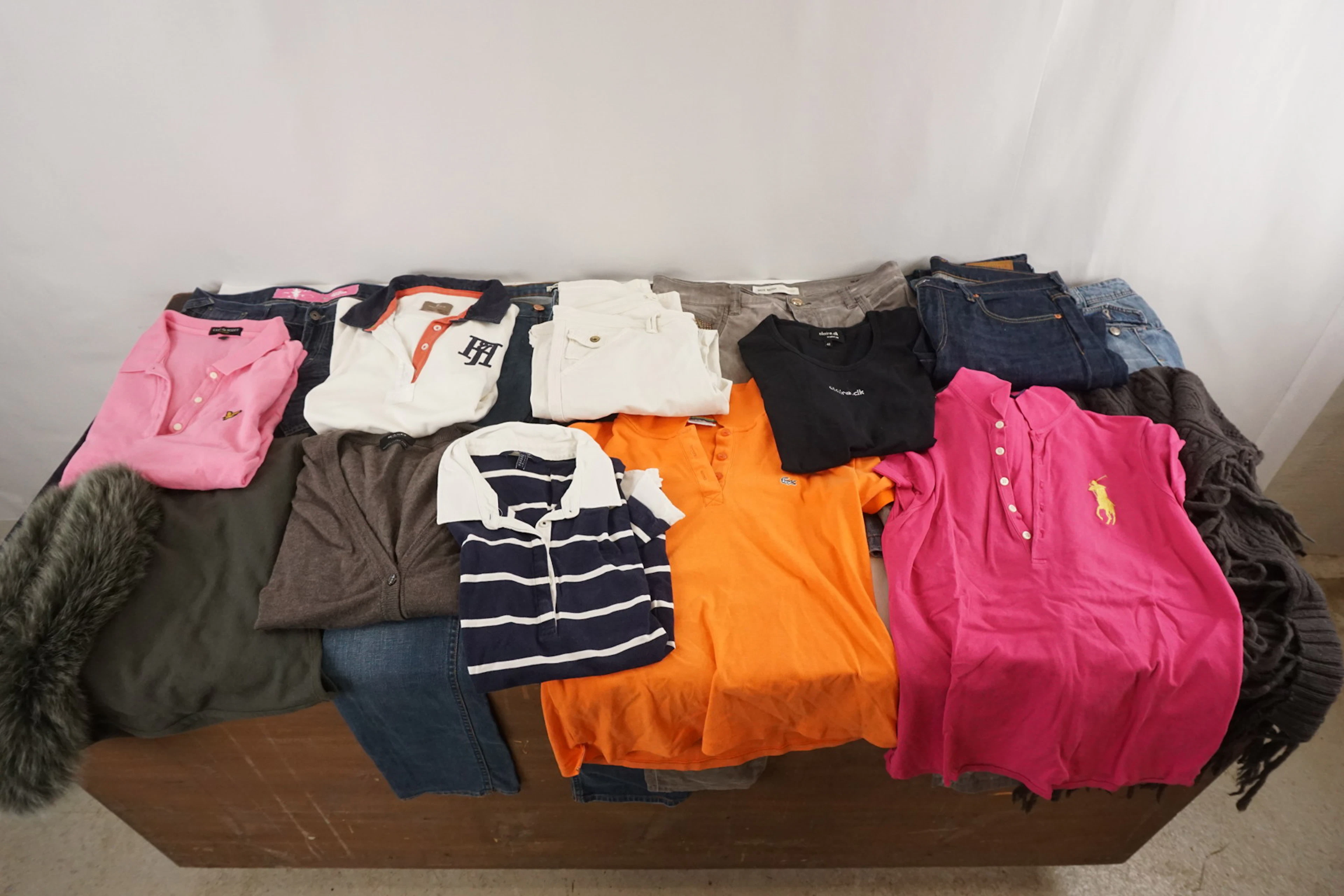 Dam kläder Acne, Levis, Lacoste mm. BC150/