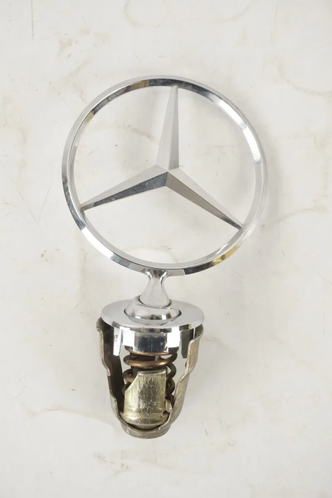 Mercedes-Benz Motorhuvsemblem. A134