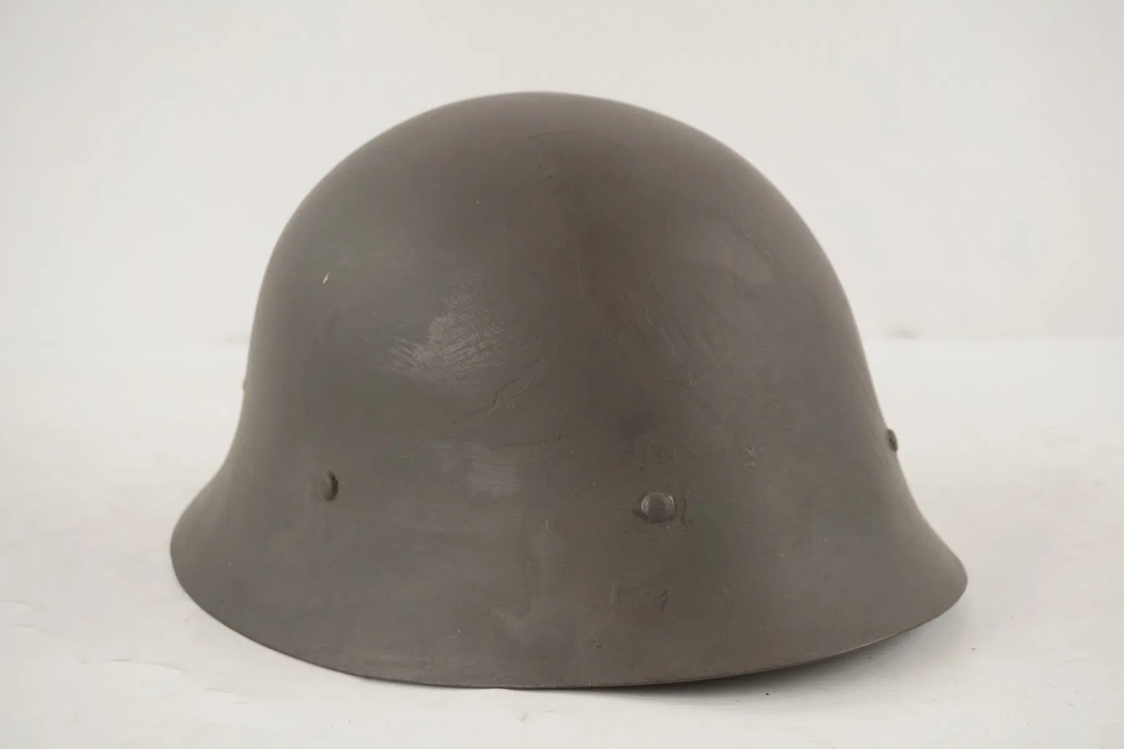 Svensk militärhjälm. A84