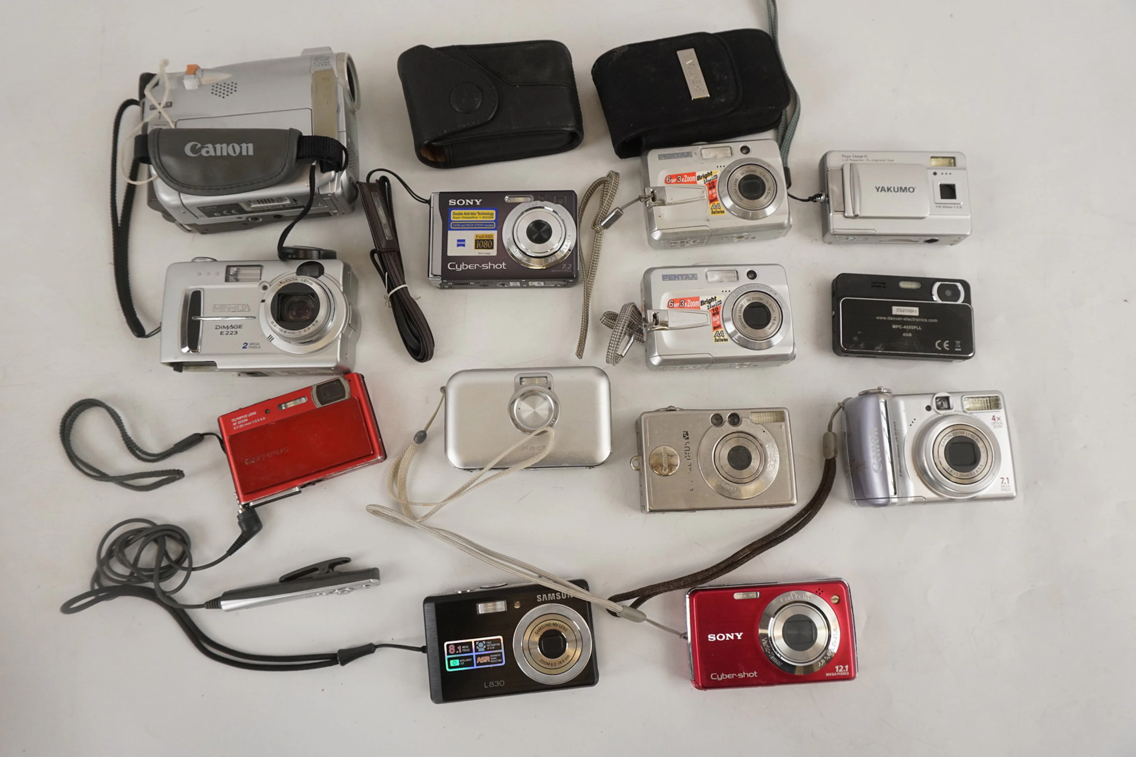 13st Vintage digital kameror Sony Cyber shot mm. A202