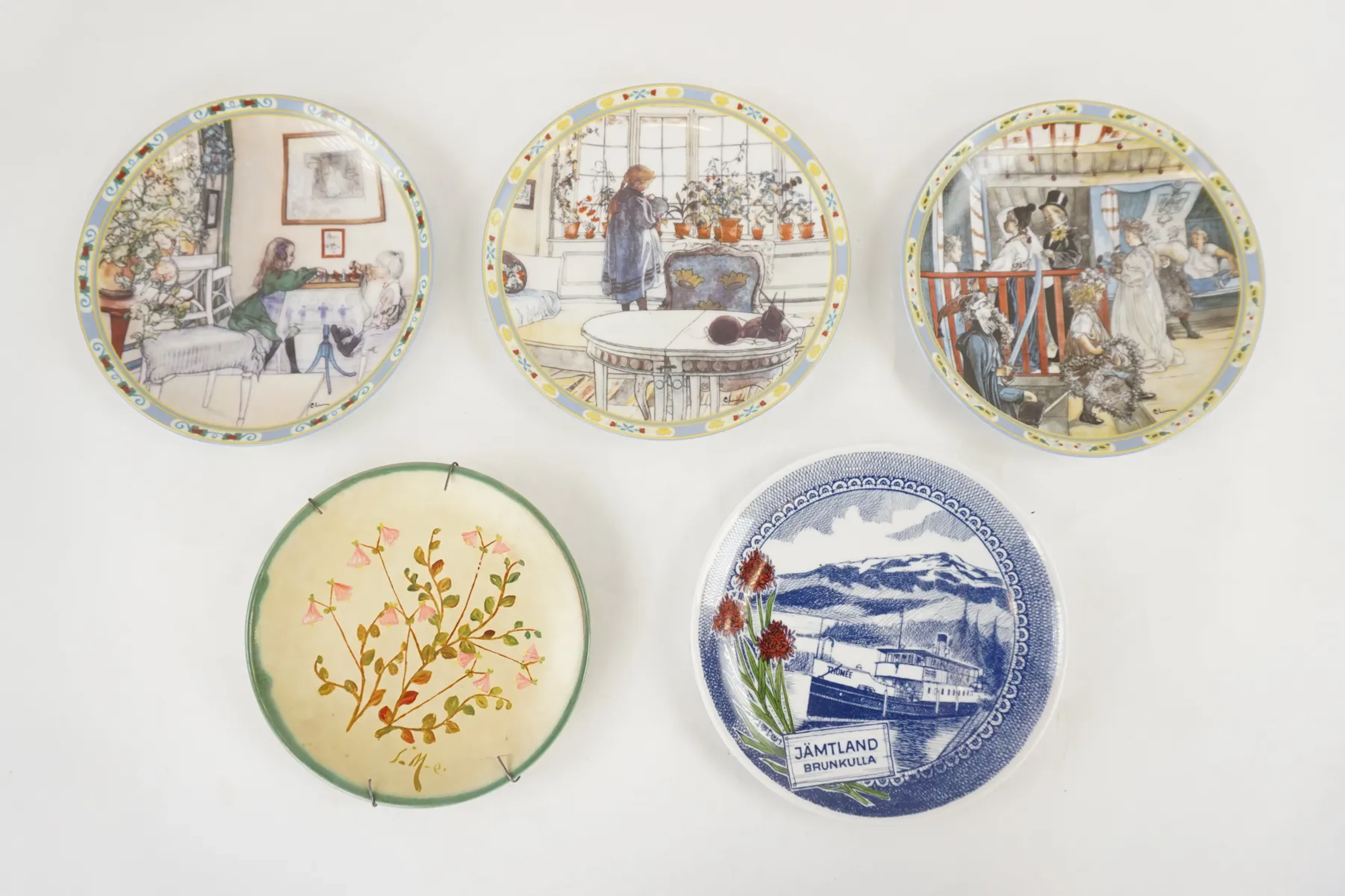 Guld kroken Barnen kring Carl Larsson tallrikar mm. G105/