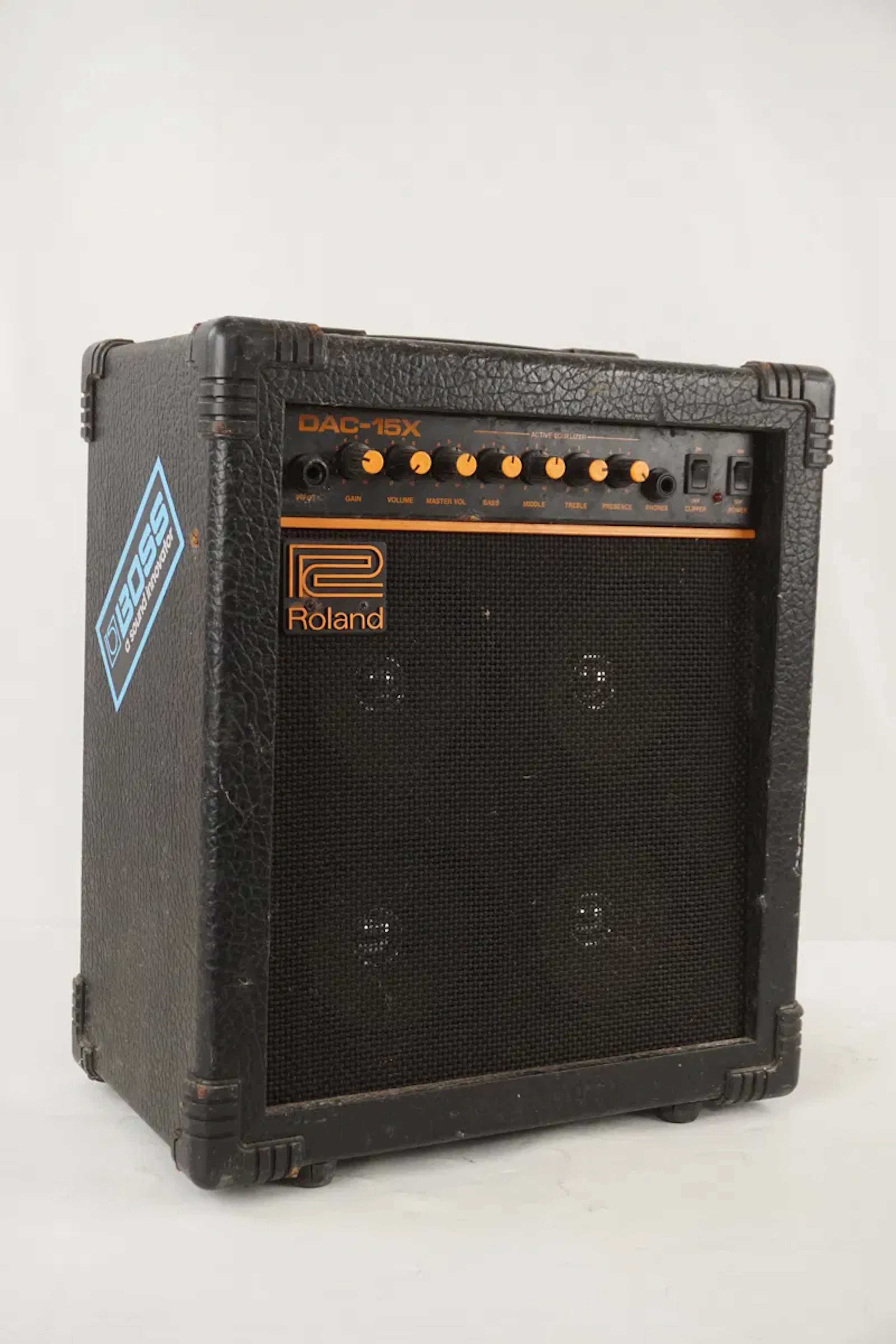Defekt Roland DAC-15X förstärkare. D7