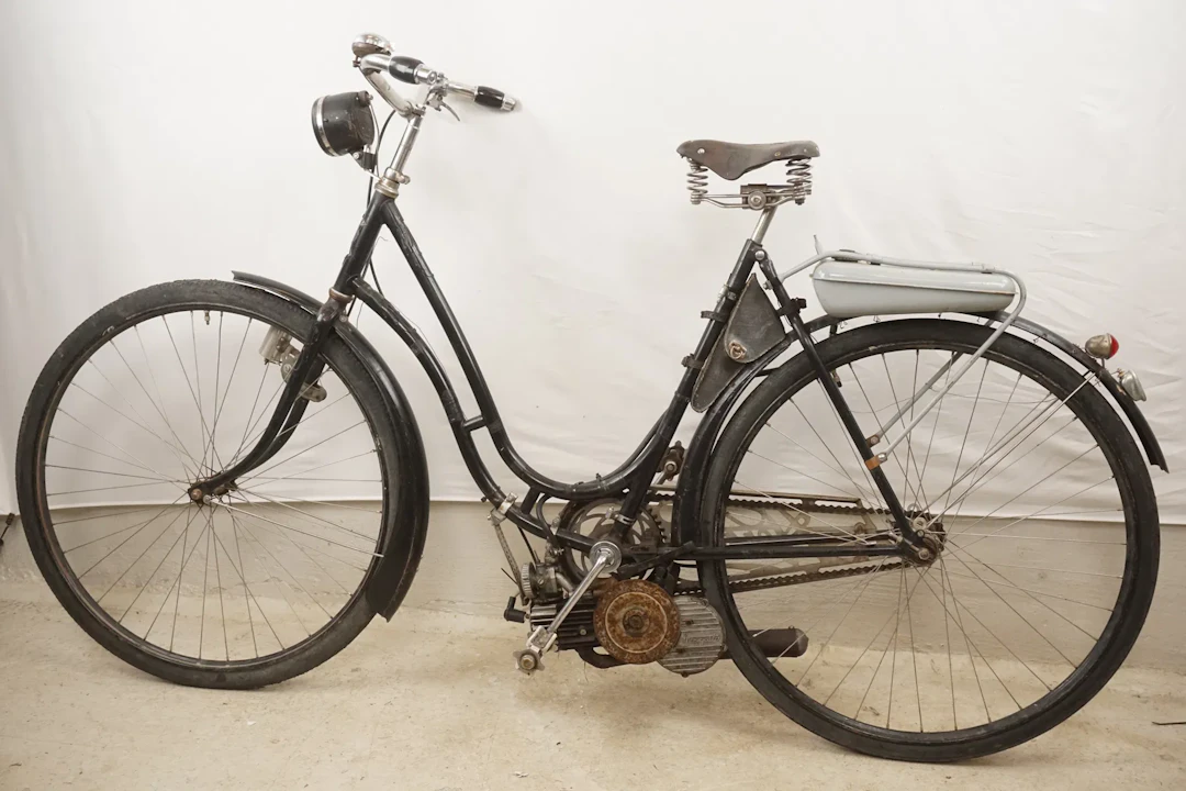 Hermes Damcykel m Mosquito motor. B234