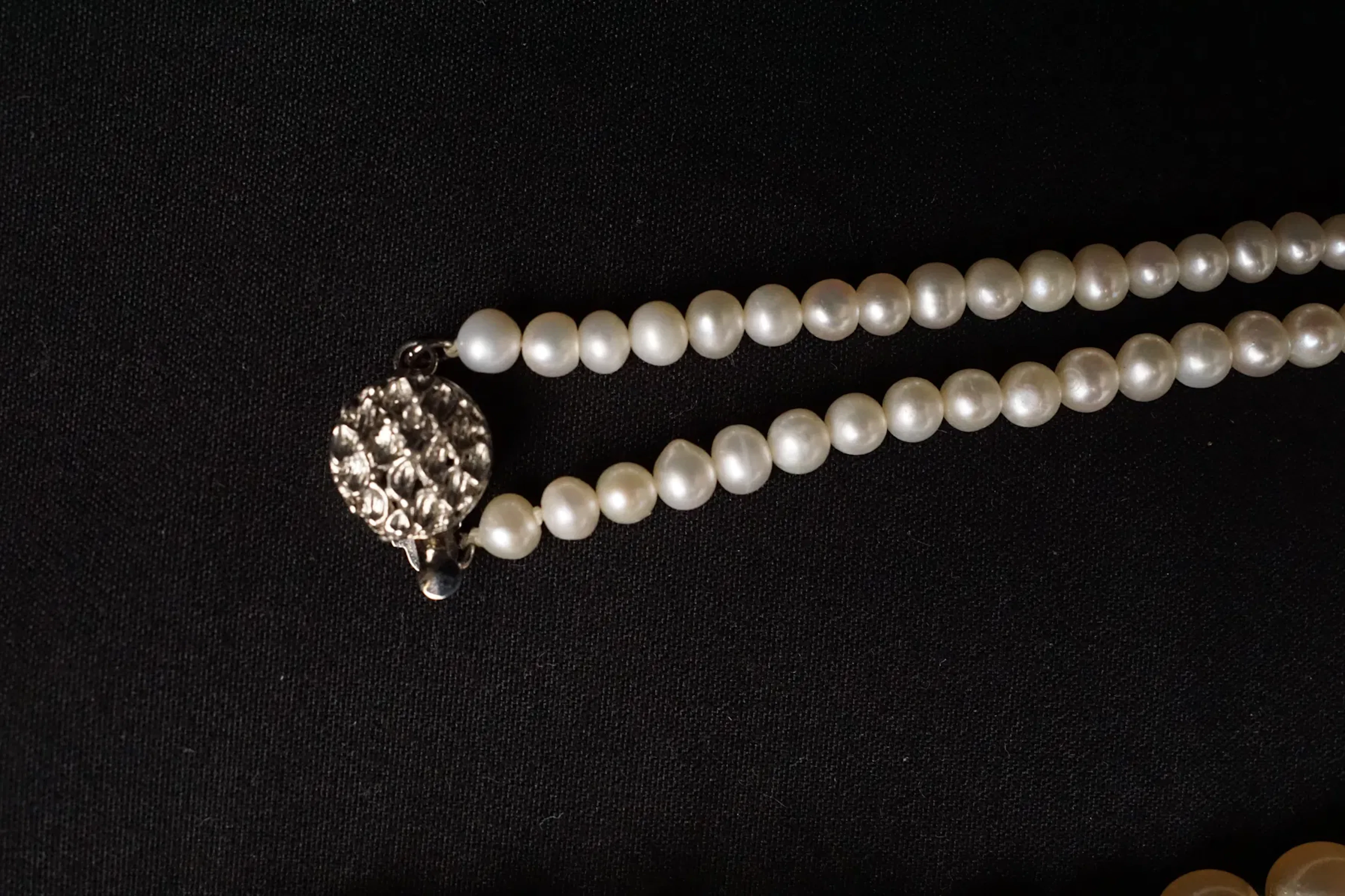 4st Pärlhalsband. A137