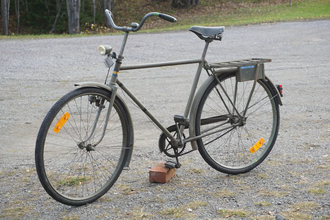 Militärcykel. B24