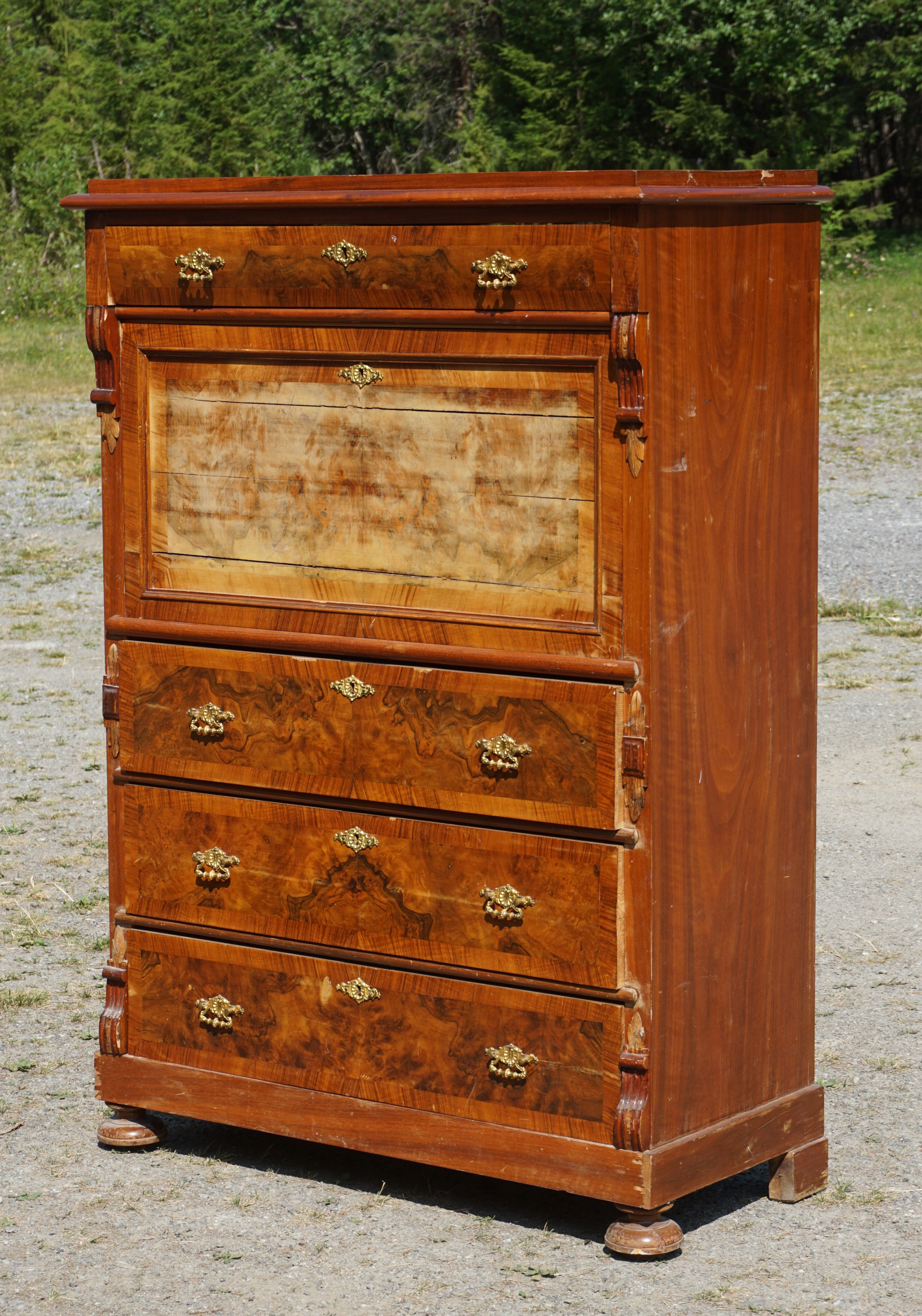 Chiffonje. B149/