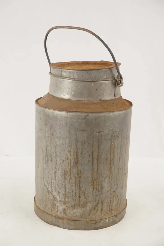Mjölkkanna. B61/