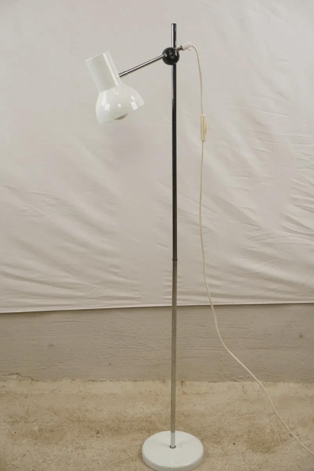 Golvlampa vit. B179/