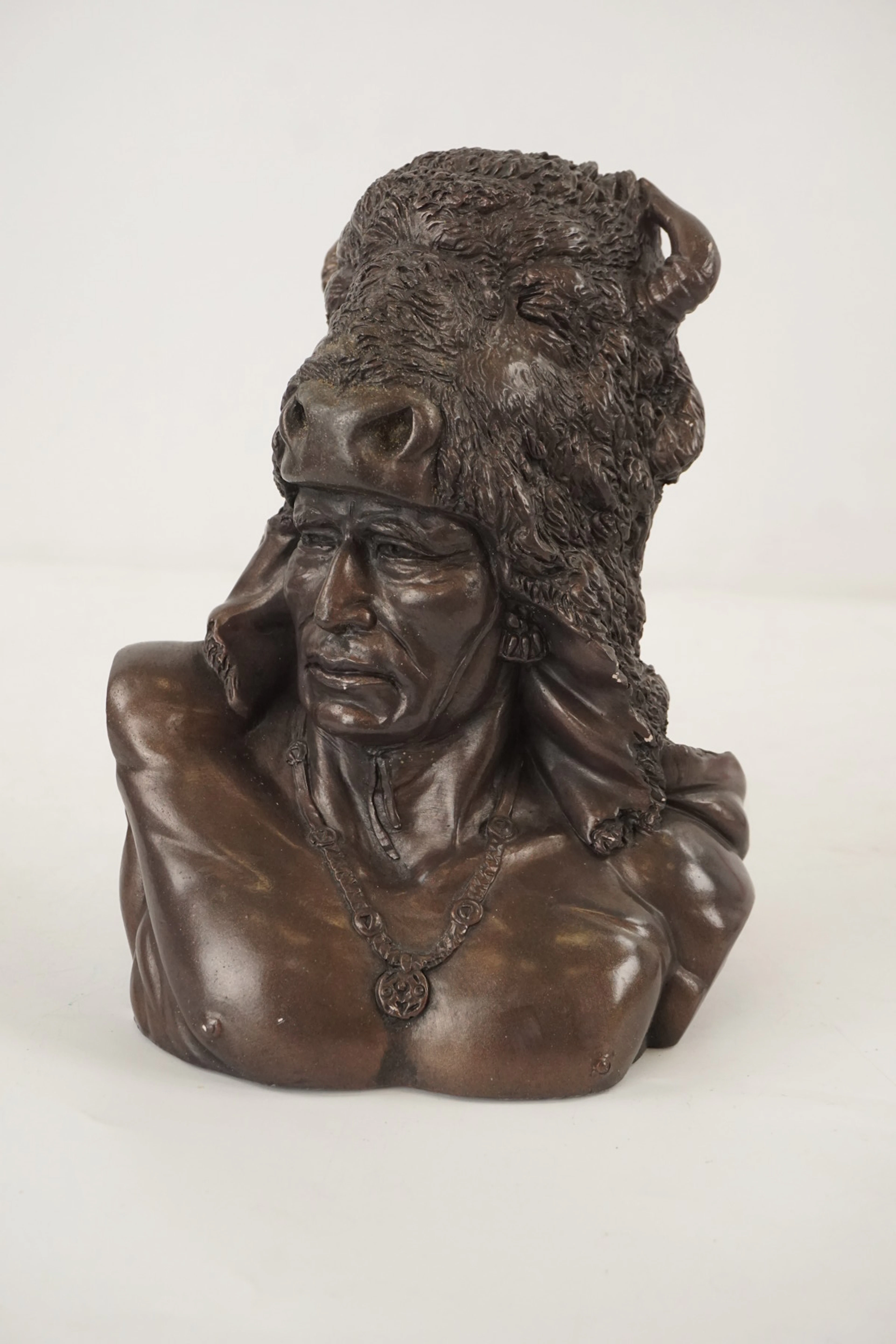 Halvbystskulptur Native Americans. A196/
