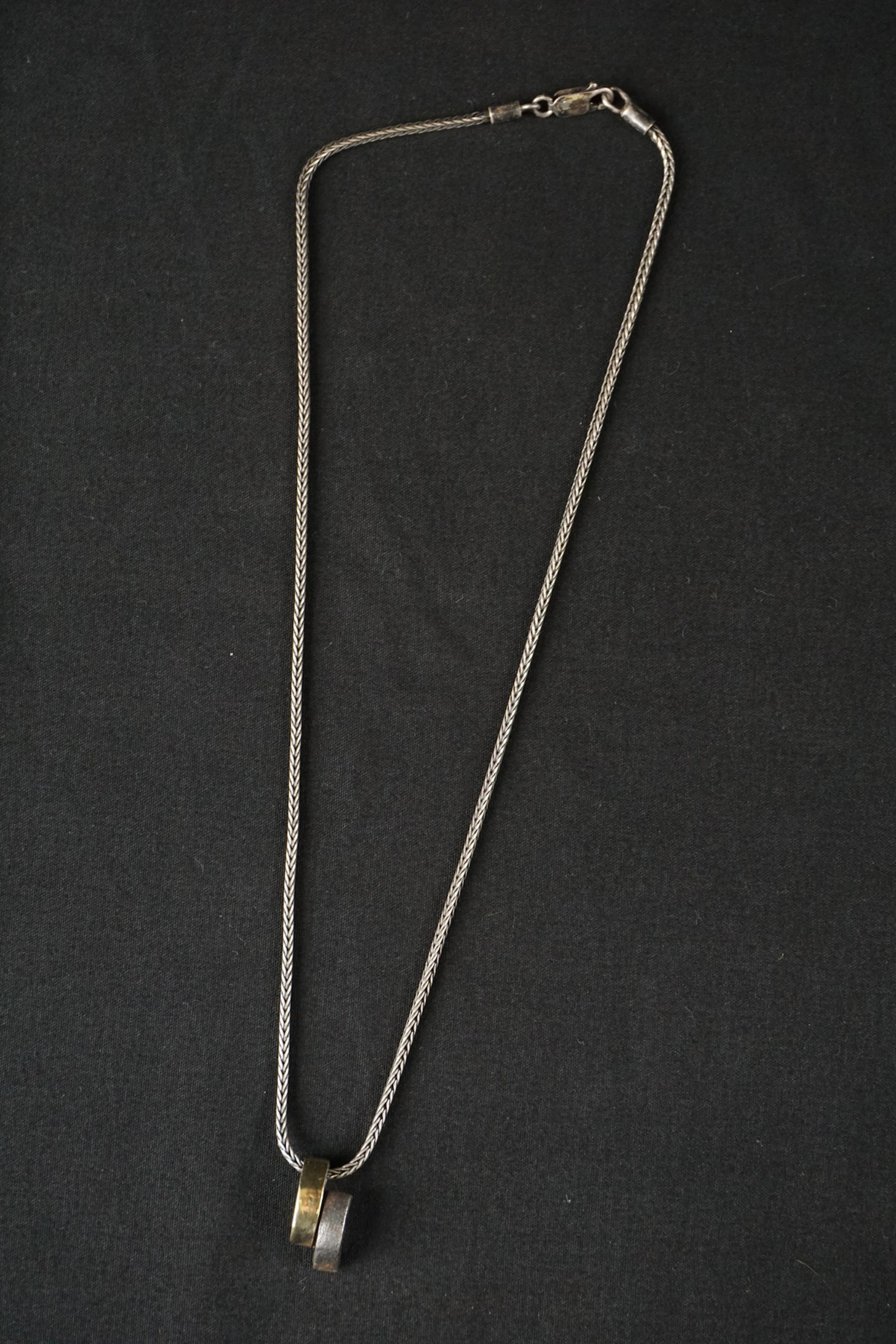 Dansk Silverhalsband med hänge. A223