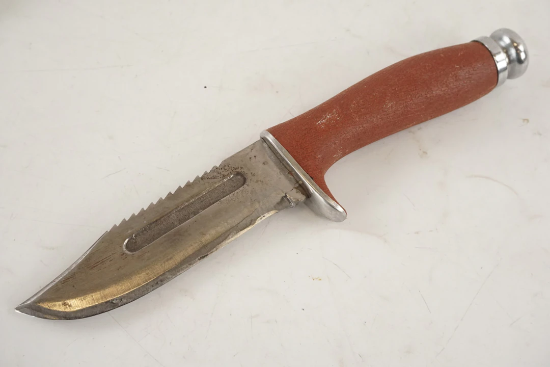 Jaktkniv brun handtag. C15