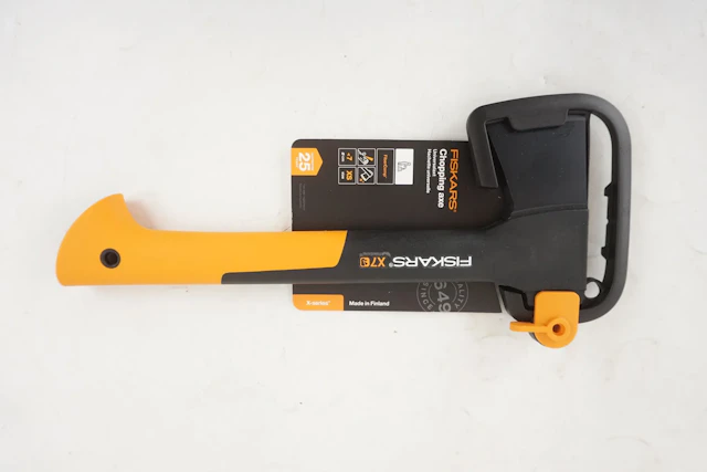 Fiskars X7 Yxa. D17