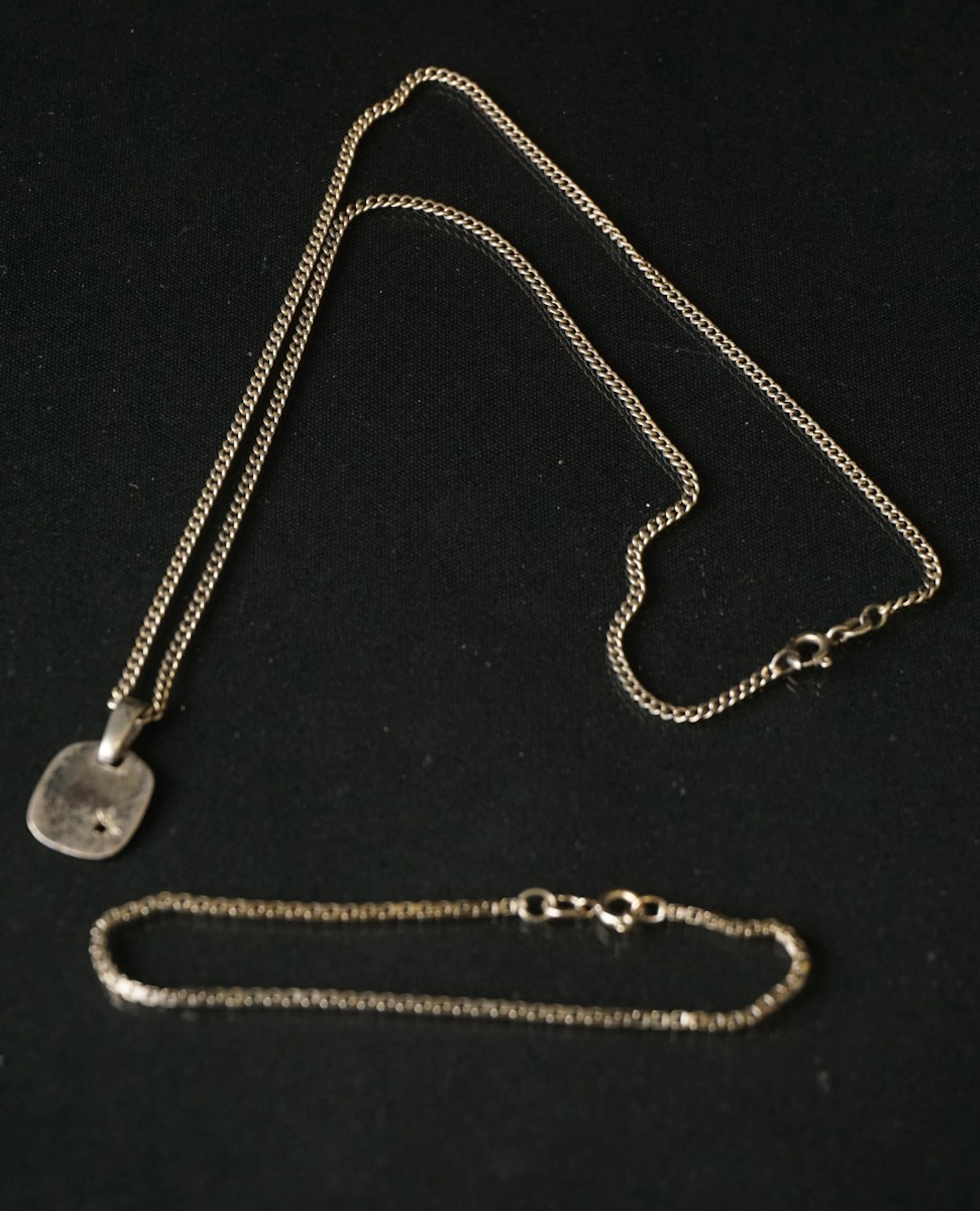 Silverhalsband & silverarmband. A225