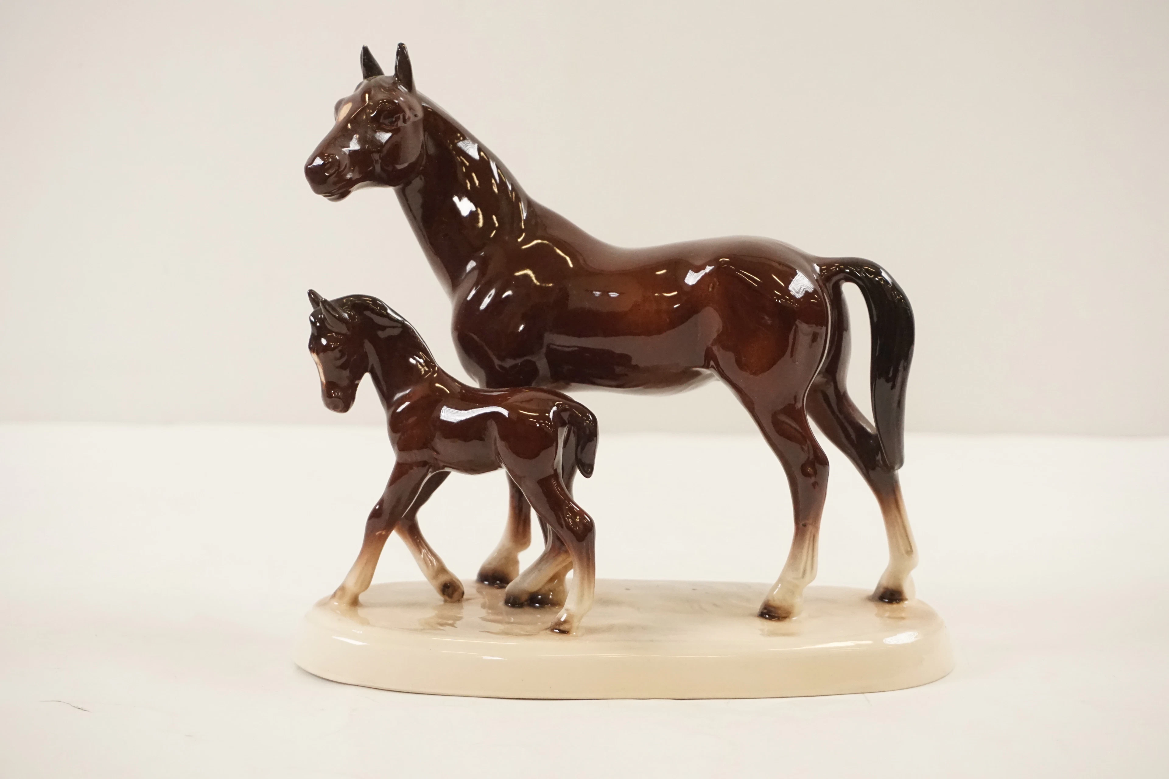 Porslinsfigur häst & föl. G27