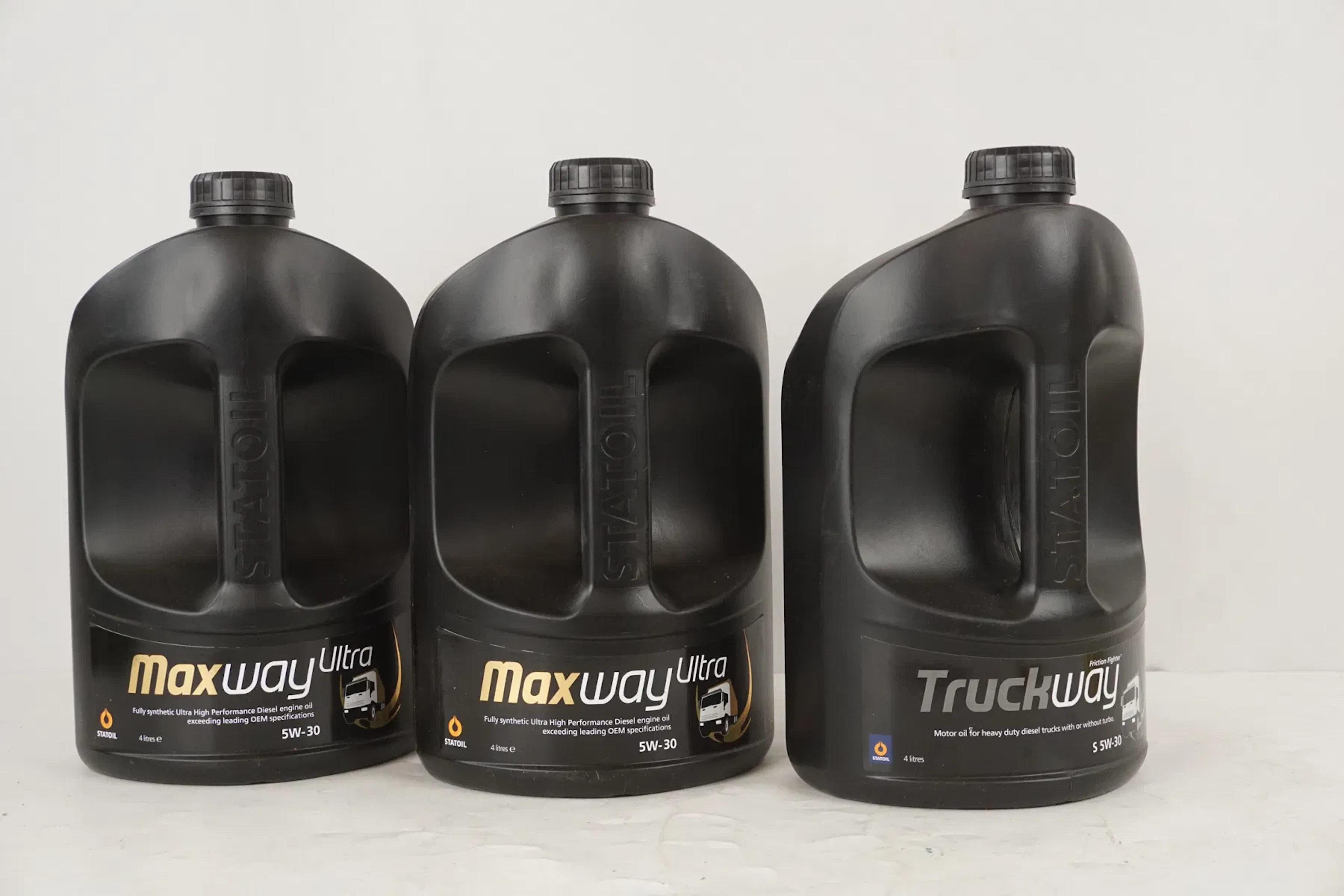 2st Maxway 5W-30 +1st Truckway S 5W-30 motorolja. C39