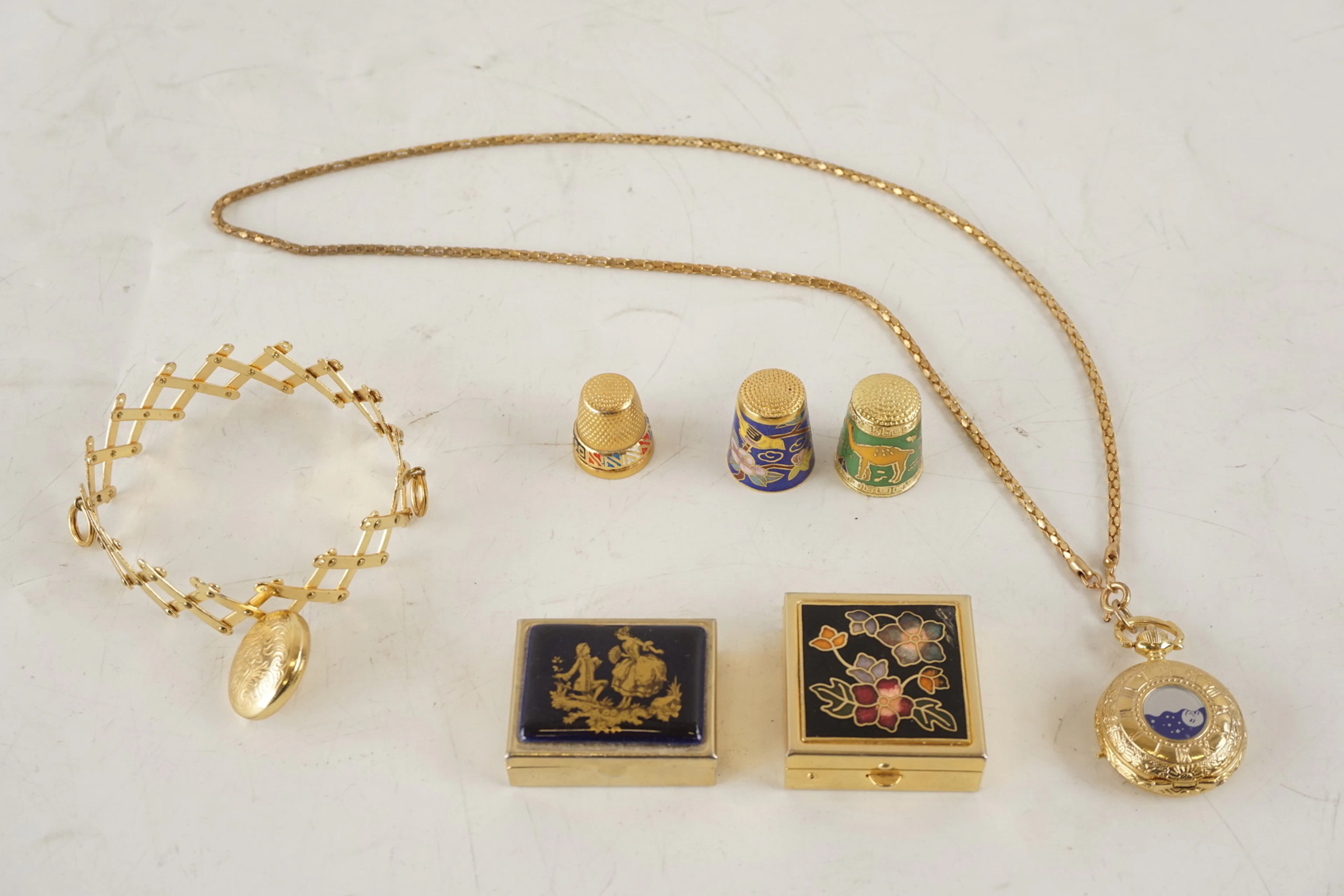 Vintage Pillerdosa, fingerborg, armband mm. A154