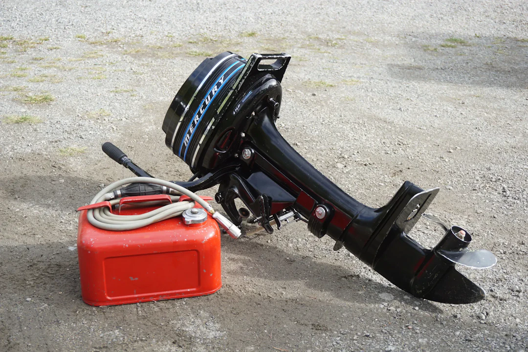Mercury båtmotor & Nike Mariestad dunk. B9