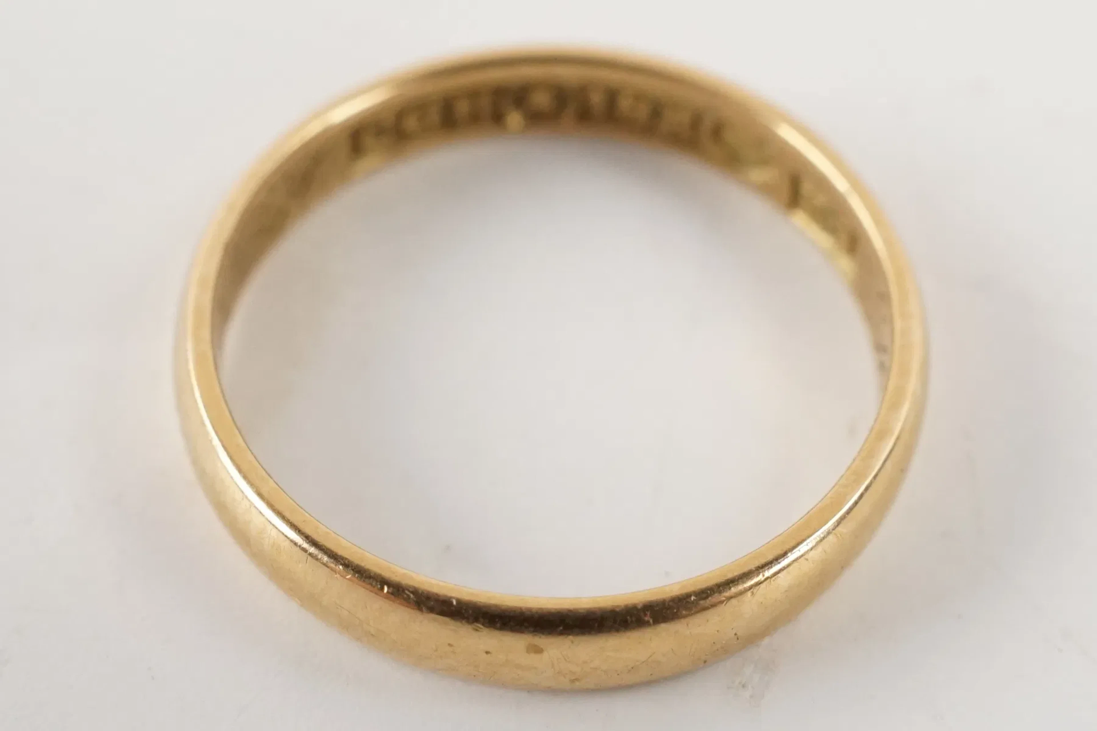 Guldring 18k. 3,1g A149
