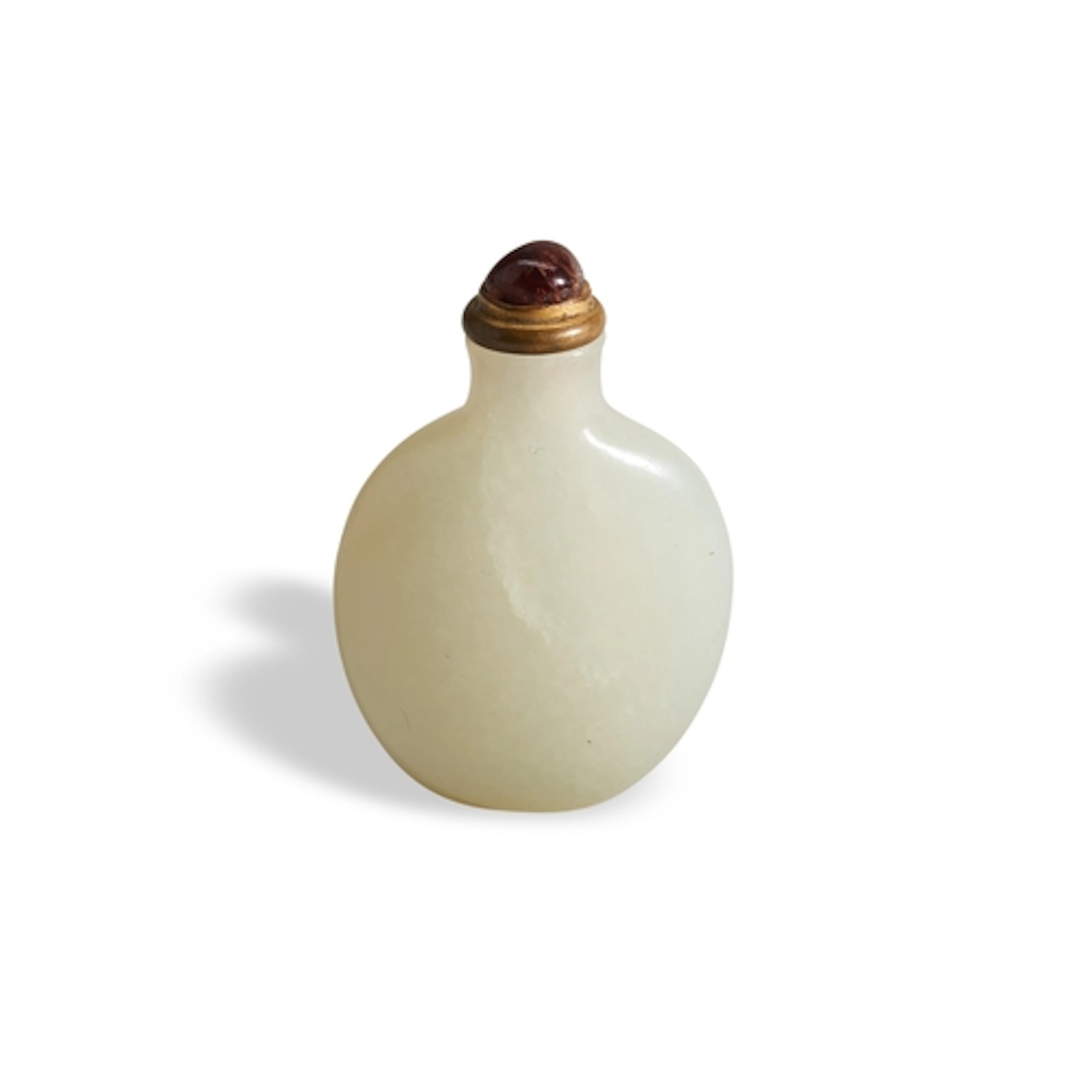 A GOOD WHITE JADE SNUFF BOTTLE QING DYNASTY, 1750-1850 of fl...
