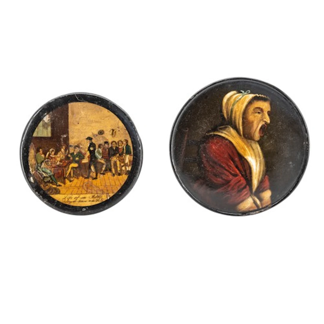 A MID 19TH CENTURY PAPIER MACHE SNUFF BOX CIRCA 1840 the cov...